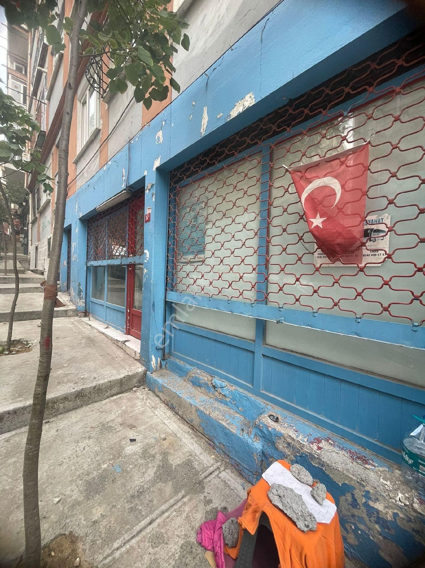 Beyoğlu Kasımpaşa'da Uygun Fiyata Satılık Dükkan