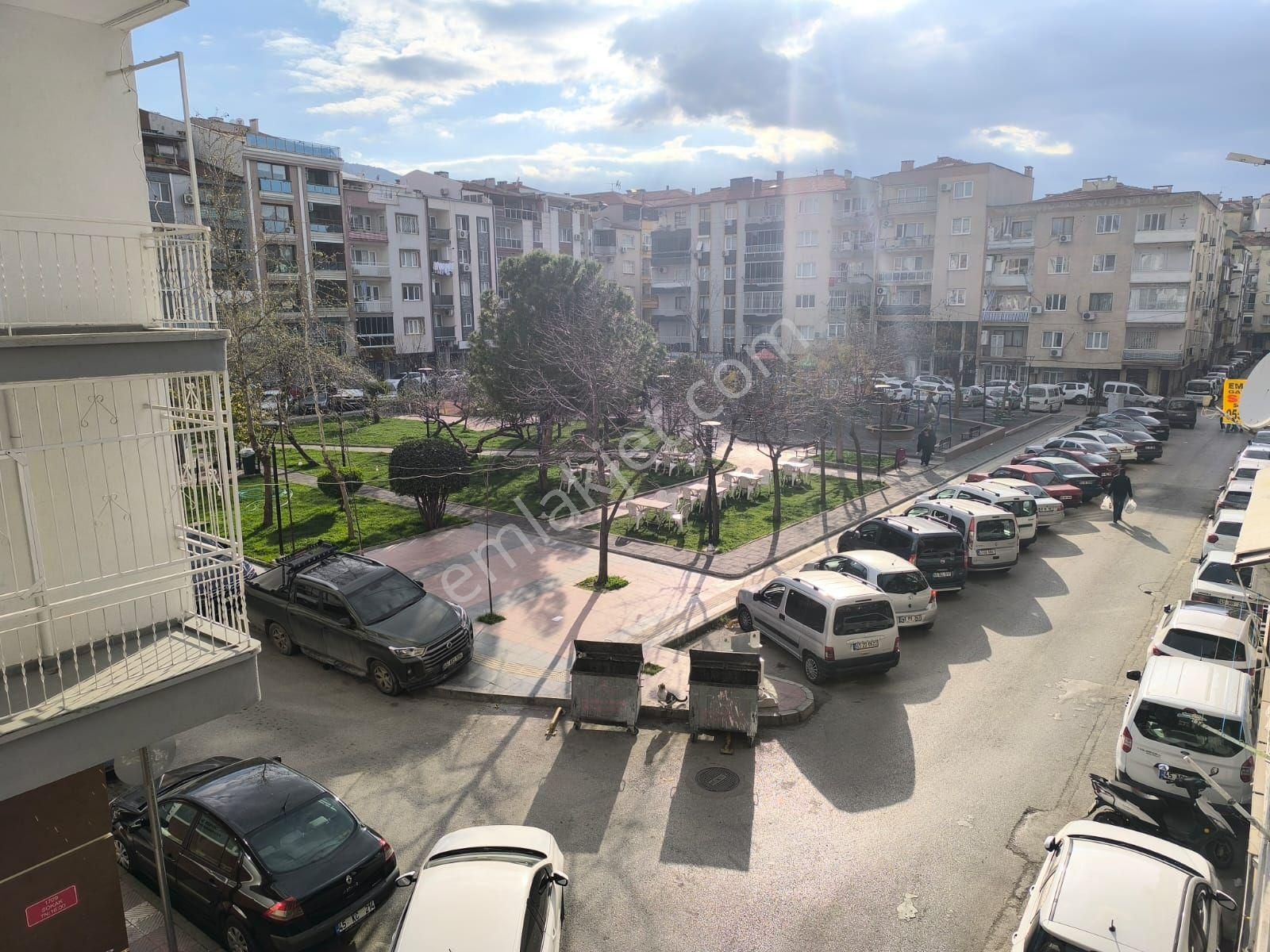 Manisa Şehzadeler Peker Mahallesi'nde Satılık Arakat