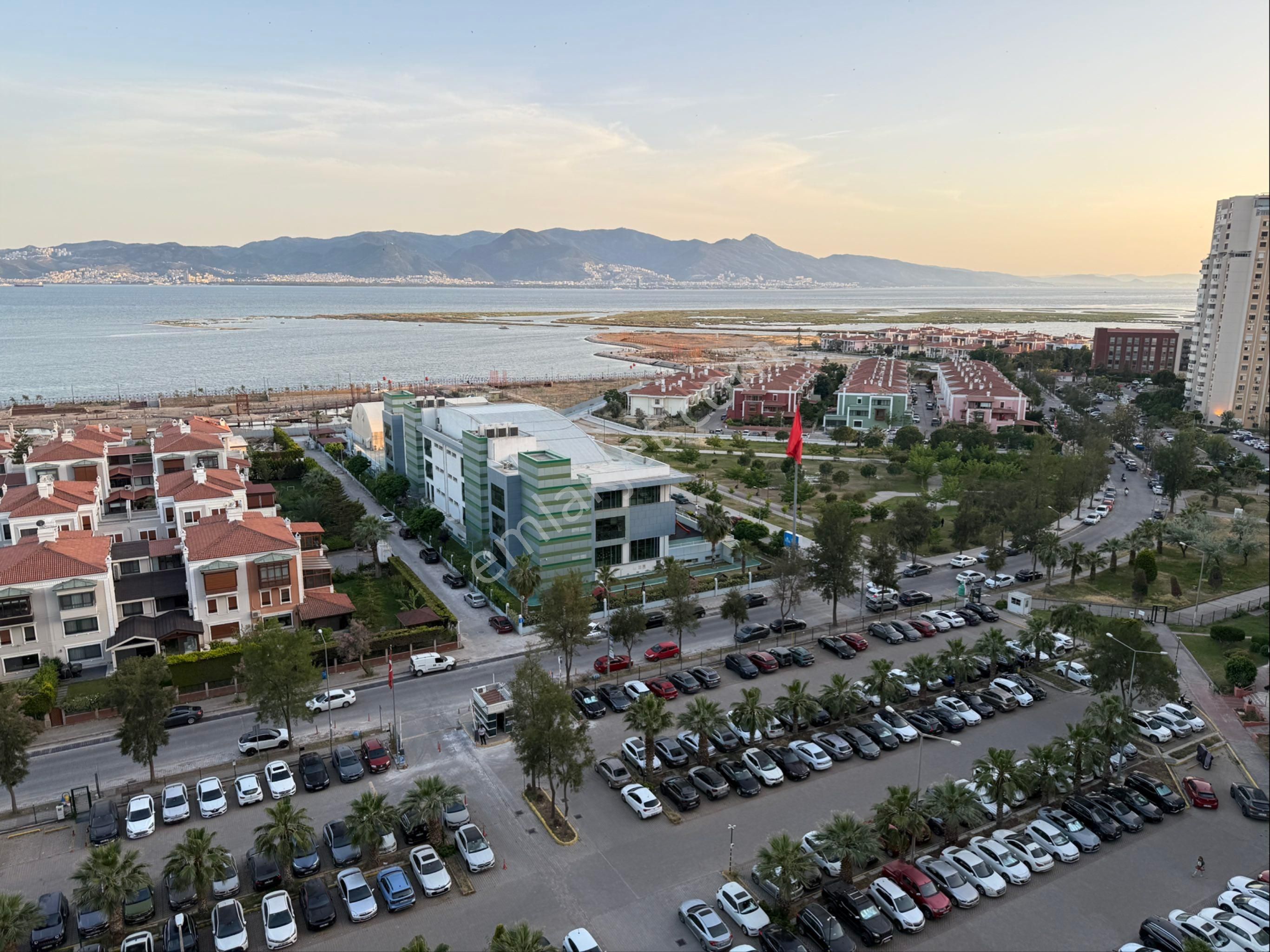 Mavişehir Kuğu Satılık 4+1 Daire Tüm Odalar Deniz Manzaralı Boş - Görsel 2