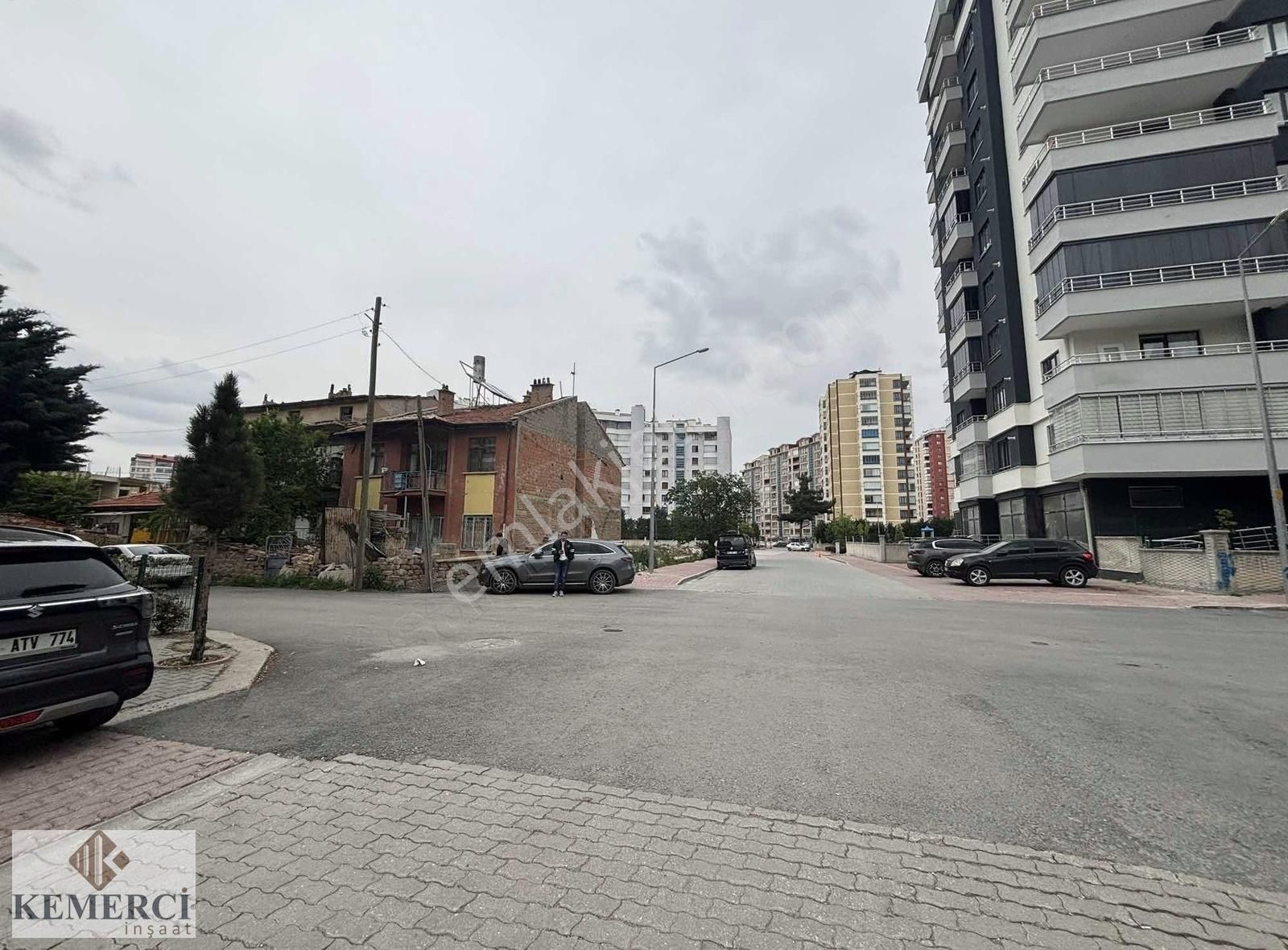Kemerci'den Şefikcan Cad Avrukon Plz. Arkası Satılık Köşe Dükkan