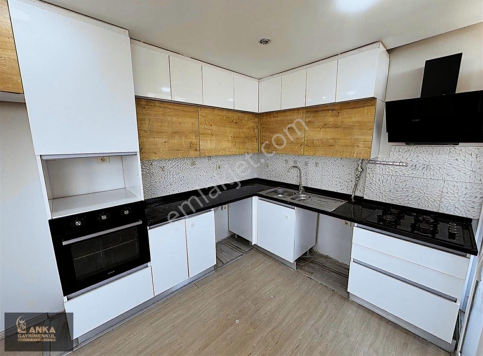 Anka'dan Kriminal Caddesinde 4+1 Havuzlu Sitede Hasarsız Daire