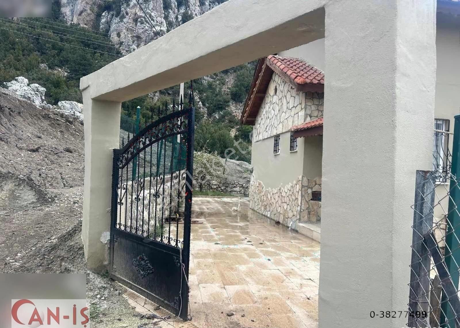 Üçoluk Mahallesinde 6+1 Tripleks Deniz Manzaralı Villa Can-iş
