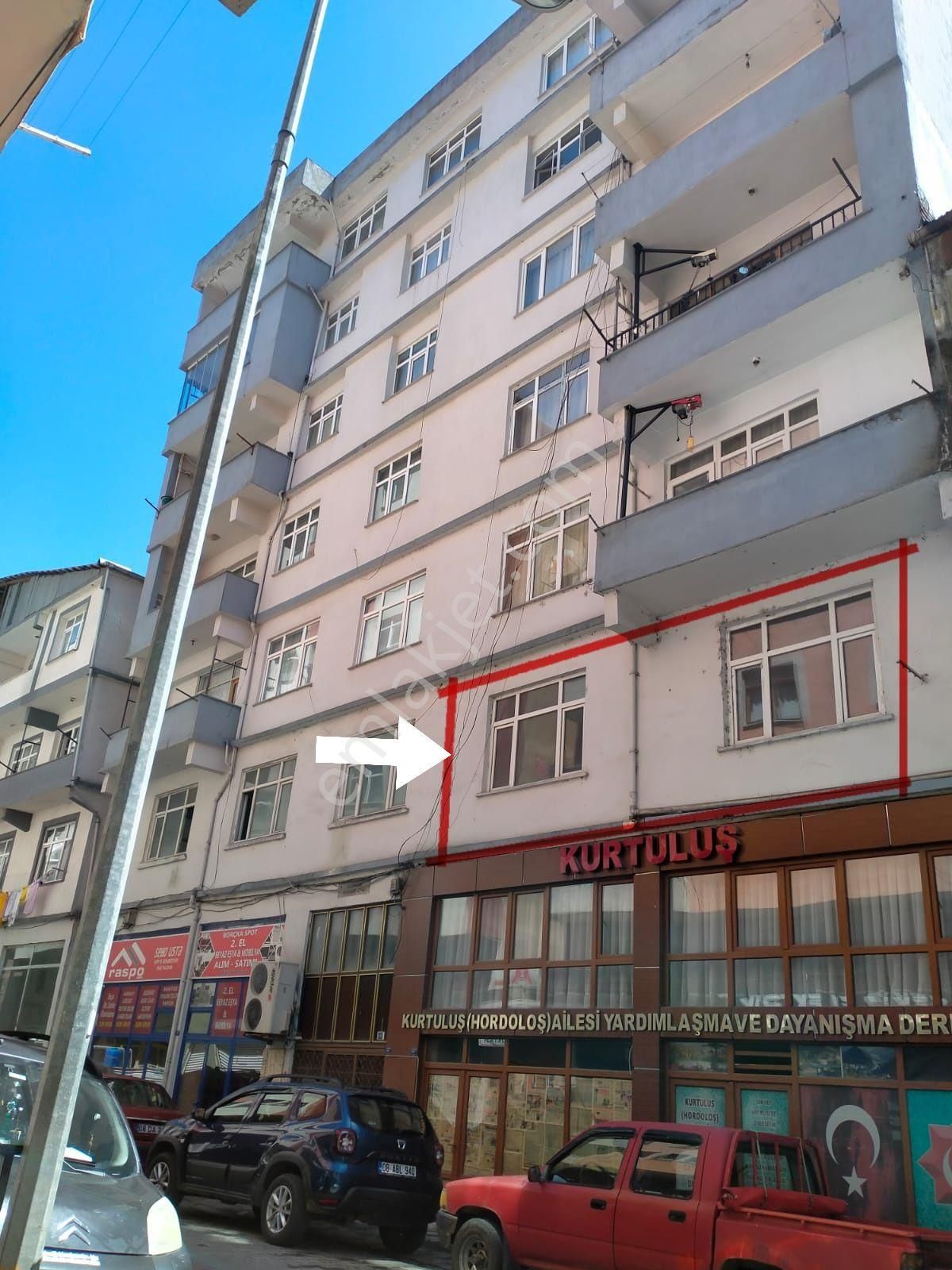 Borçka Merkez Mah. Maradit Cad. 4+1 160 M² Satılık Daire