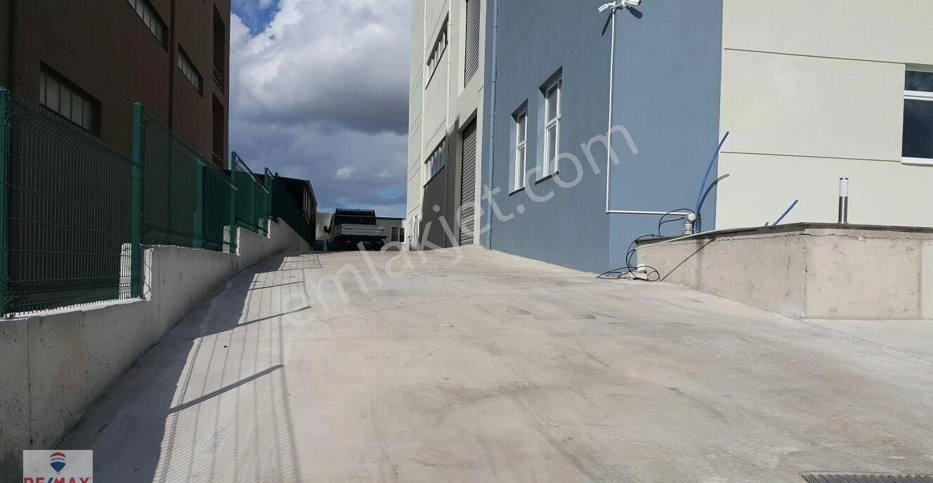 Buca Begos Kiralık 1120 M² Fabrika Katı – İmalathane