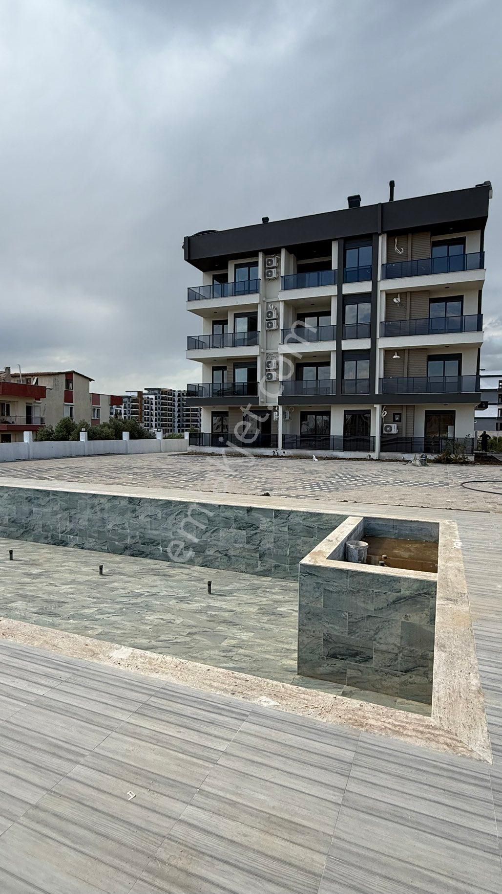 Altıntas Da Sıfır Ana Caddeye 70 Mt Mesafede Havuzlu Cocuk Parklı Satılık 2+1 Daıre