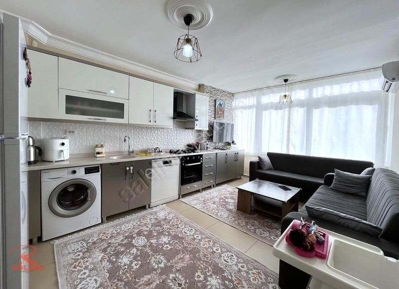 **menderes'in Merkezinde Bağımsız Mutfaklı Ultra Geniş 3+1 Daire