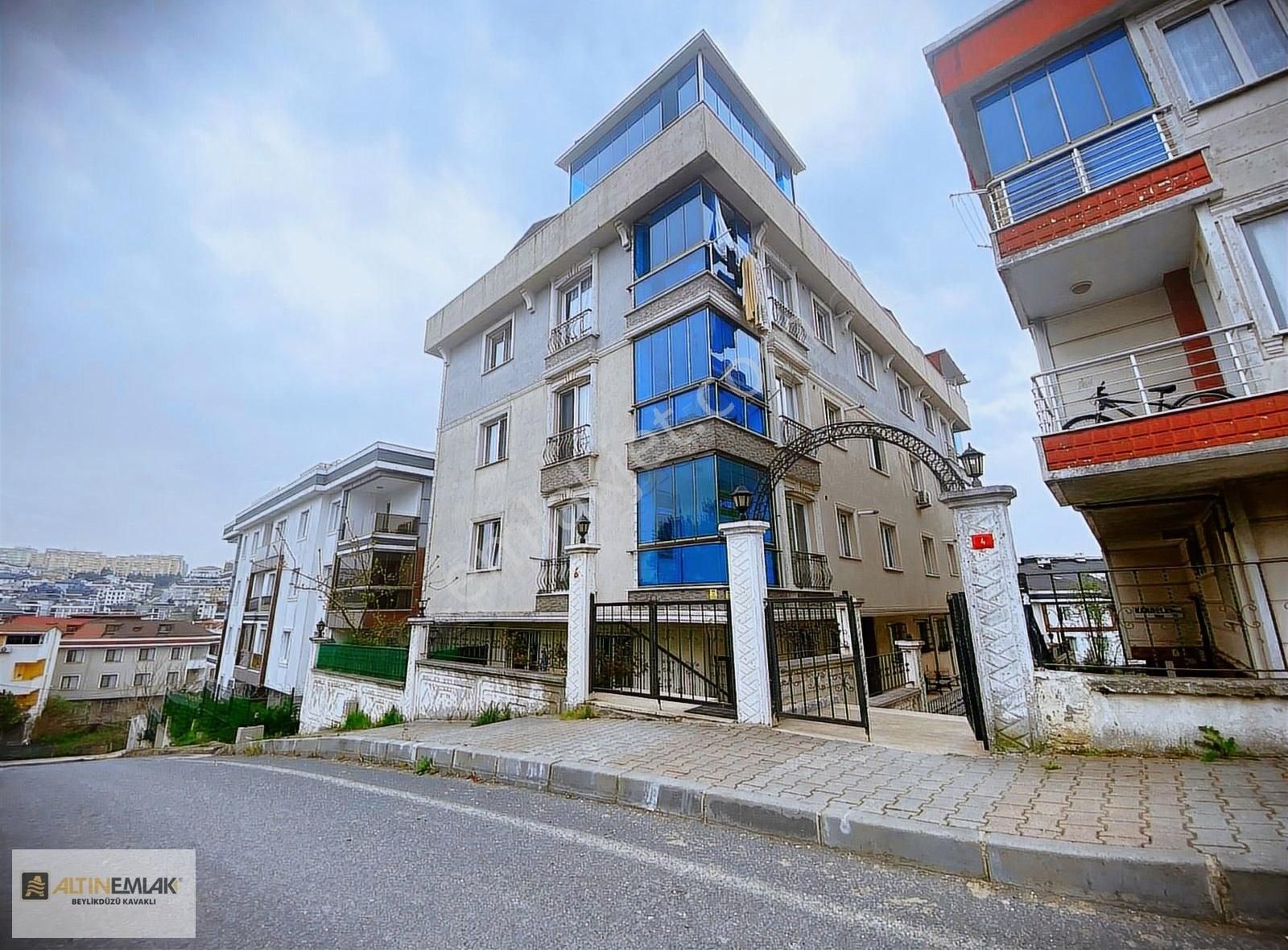 Beylikdüzü Kavaklıda Satılık 3+1 145 M2 Vadiye Yakın Daire