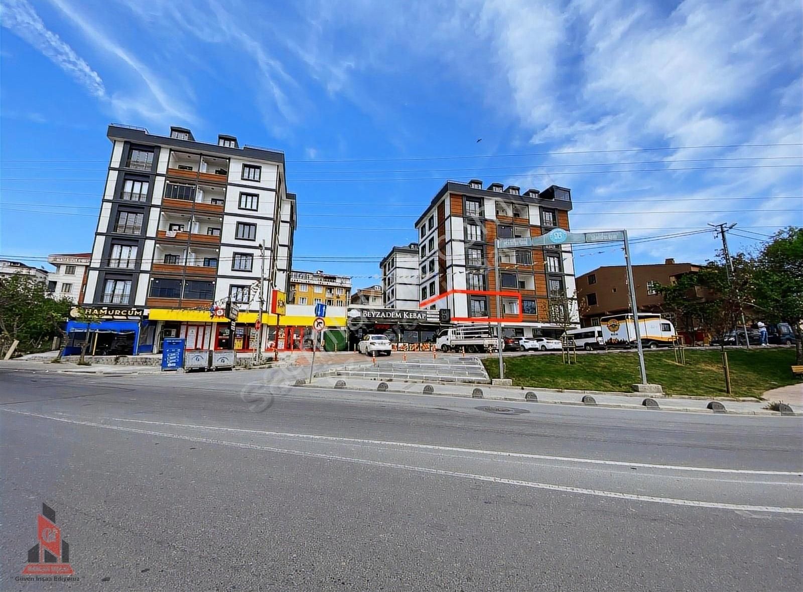 Arnavutköyde Cadde Üstünde Butik Site İçerisinde 2+1 Daire