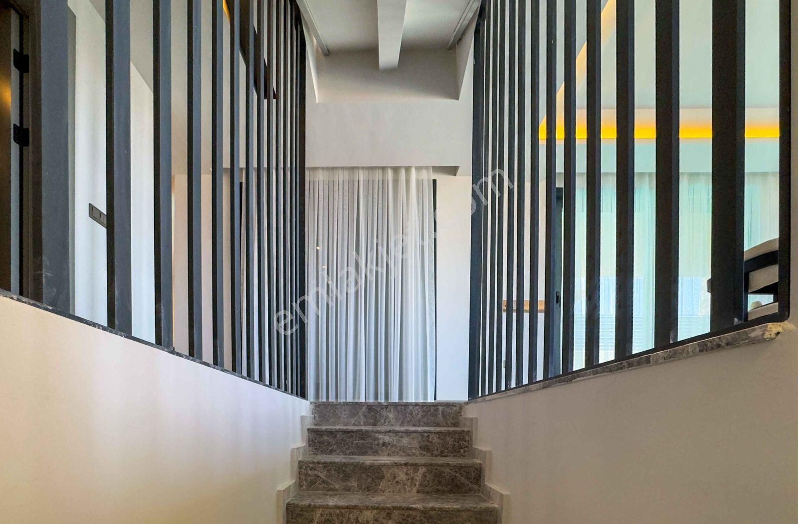 Kuşadası Kadınlar Denizi’nde Full Deniz Manzaralı K.otoparklı 4+1 Villalar - Görsel 10