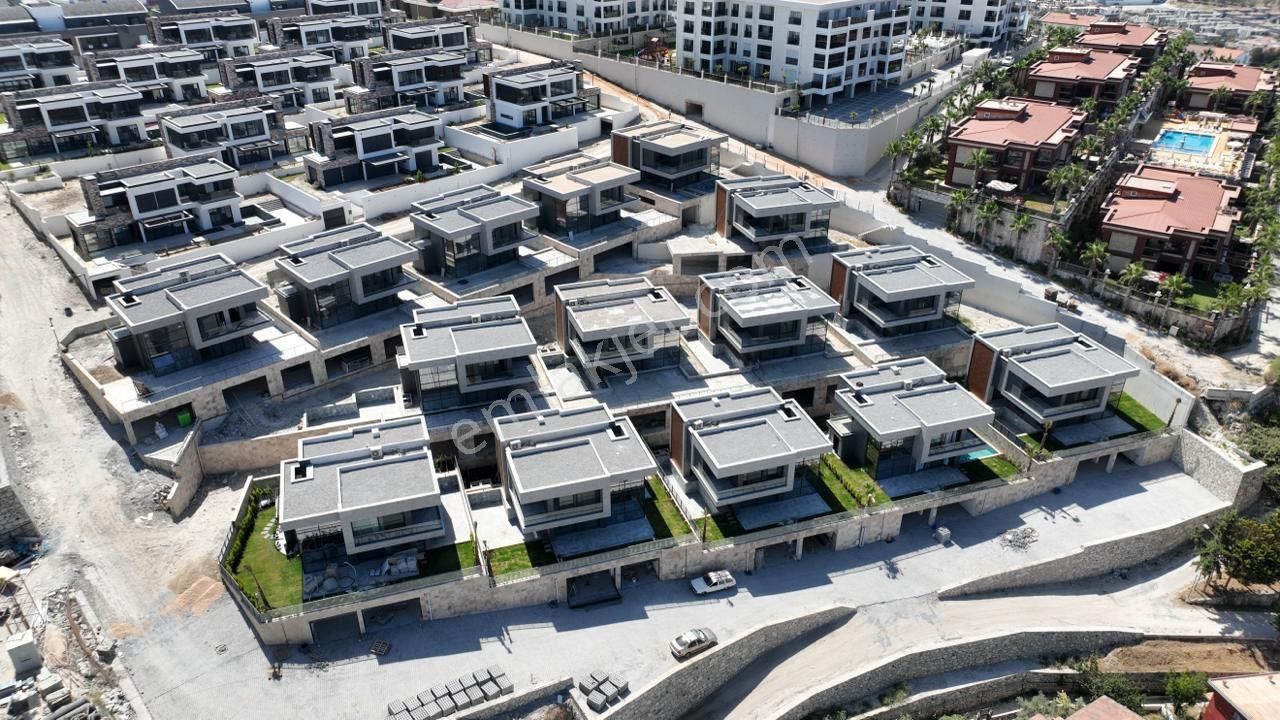 Kuşadası Kadınlar Denizi’nde Full Deniz Manzaralı K.otoparklı 4+1 Villalar - Görsel 5
