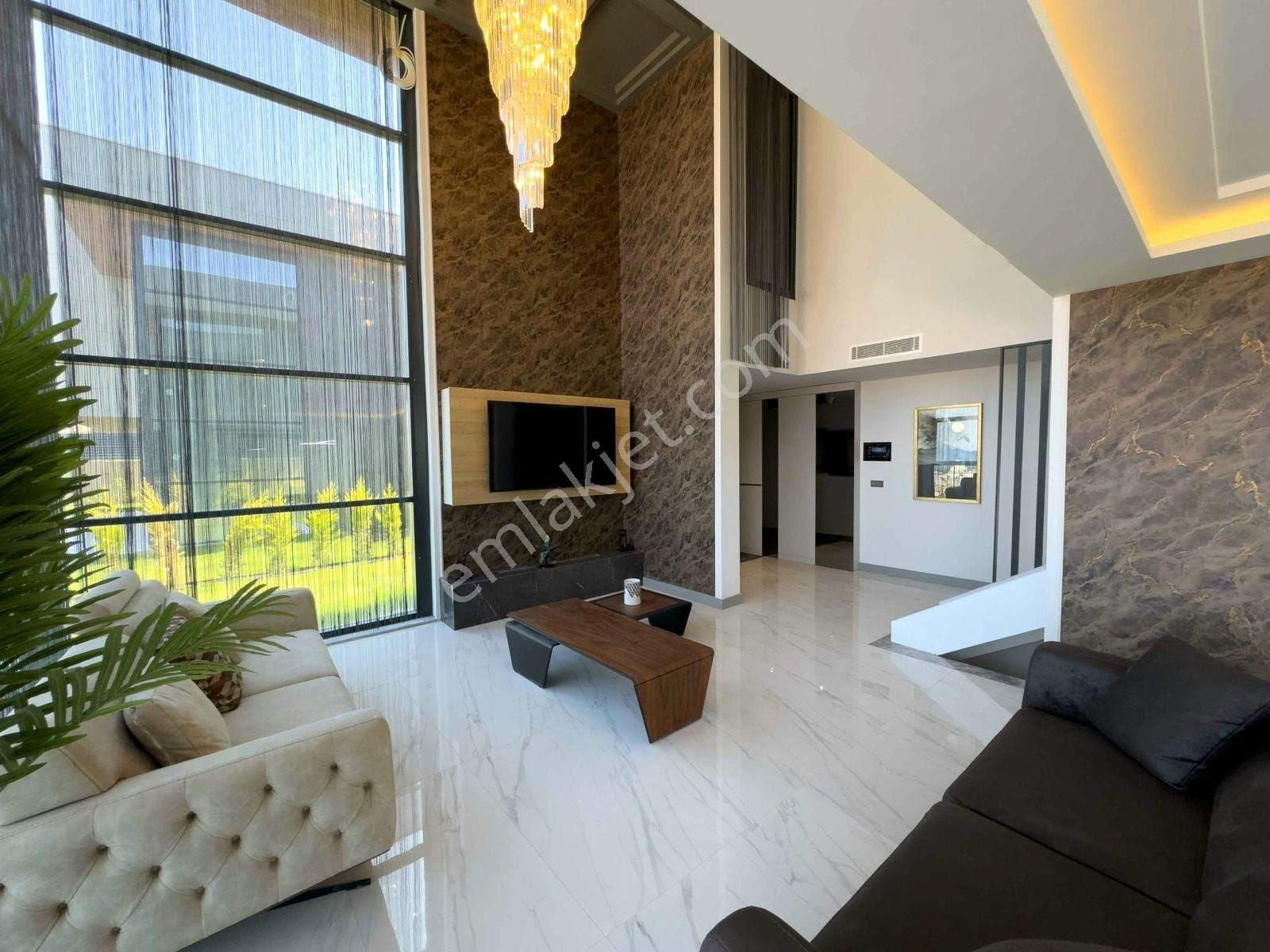 Kuşadası Kadınlar Denizi’nde Full Deniz Manzaralı K.otoparklı 4+1 Villalar - Görsel 24