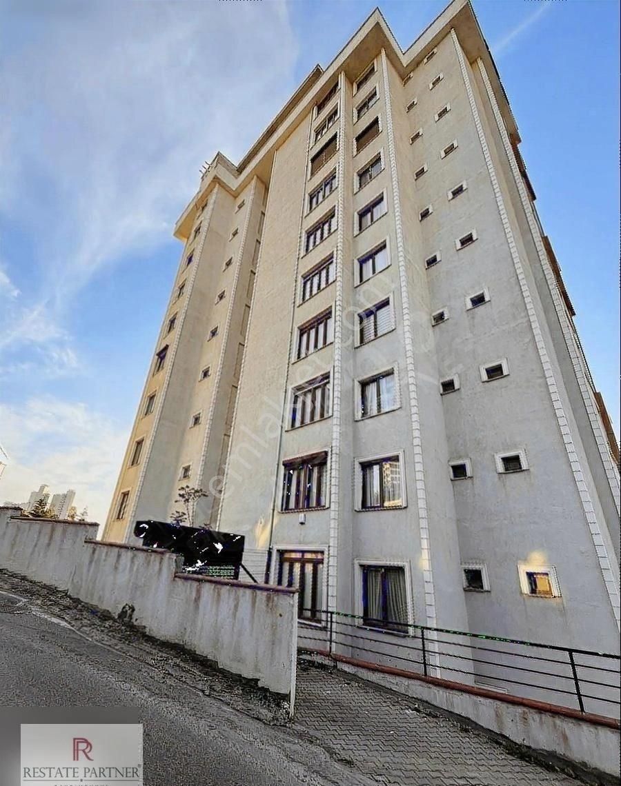 Kartal Hürriyet Mah Merkezi Konumda 2+1 Ara Kat Satılık Daire