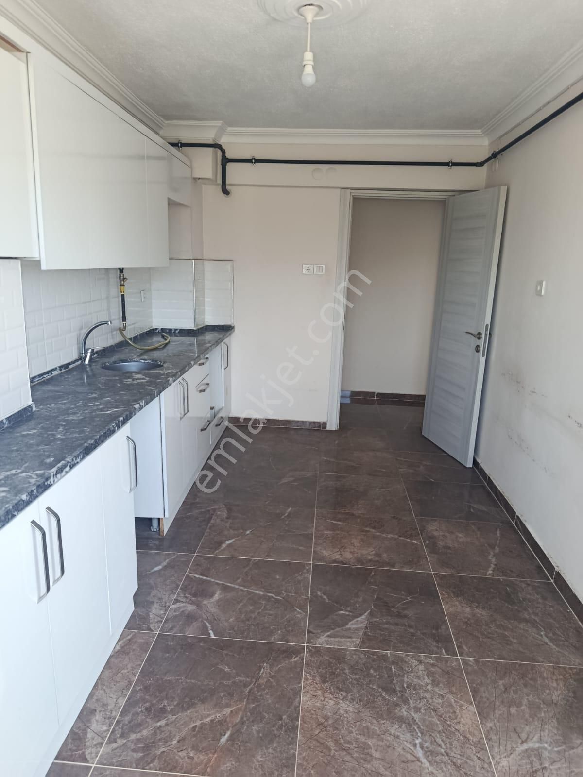 Manisa Muradiye De Satılık 3+1 3.kat Fullüks Sıfır Daire 3.700.000 Tl