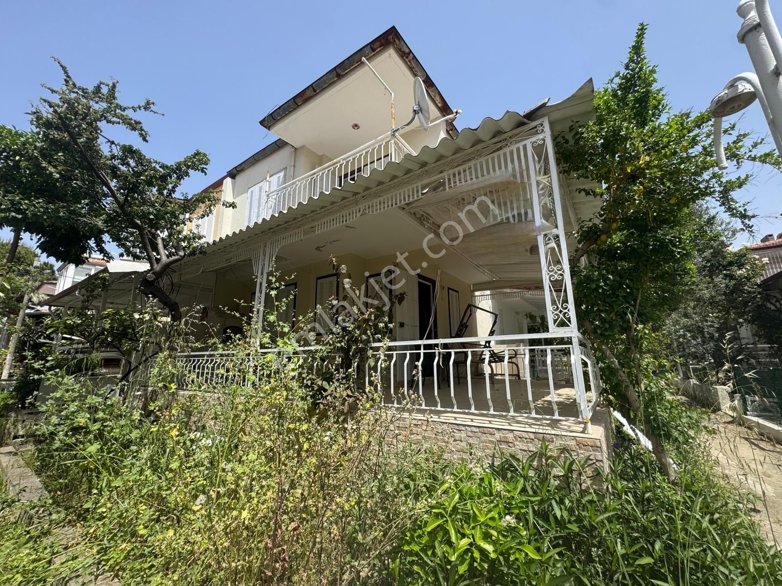Kuşadası Kadıkalesinde Denize 200 Metre 2+1