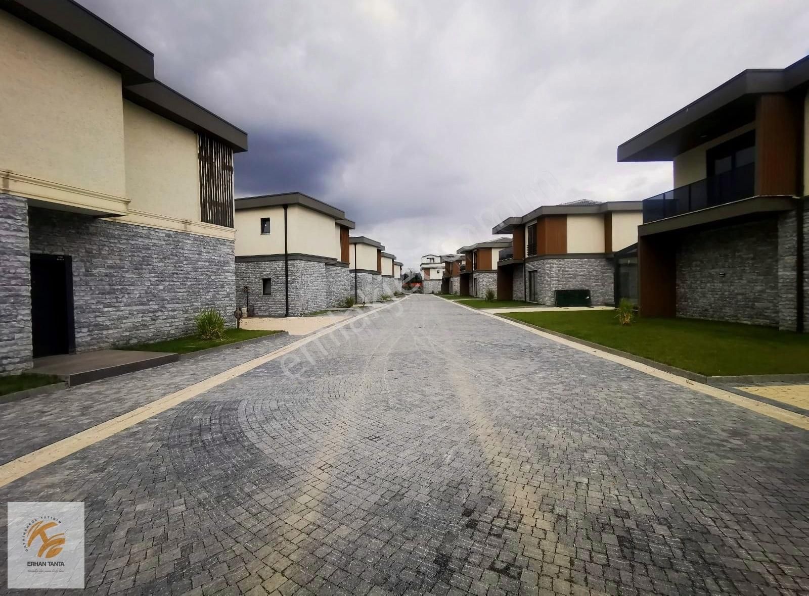 Sapanca Merkez'de Site İçi Müstakil Villa (takasa Açık)