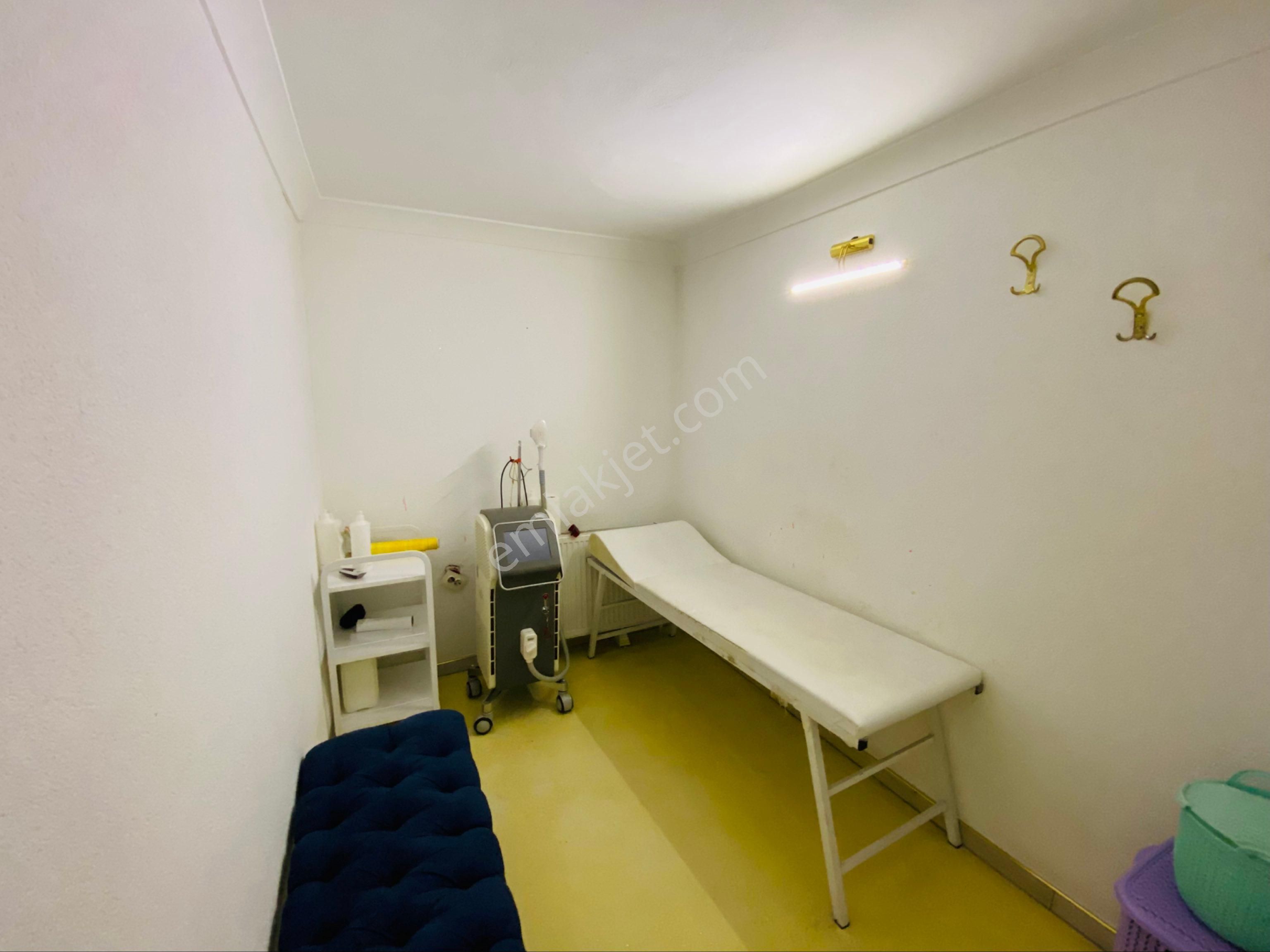 Devren Mülkiyetiyle Birlikte Satılık Bayan Kuaförü Ve Malzemeleri - Görsel 26