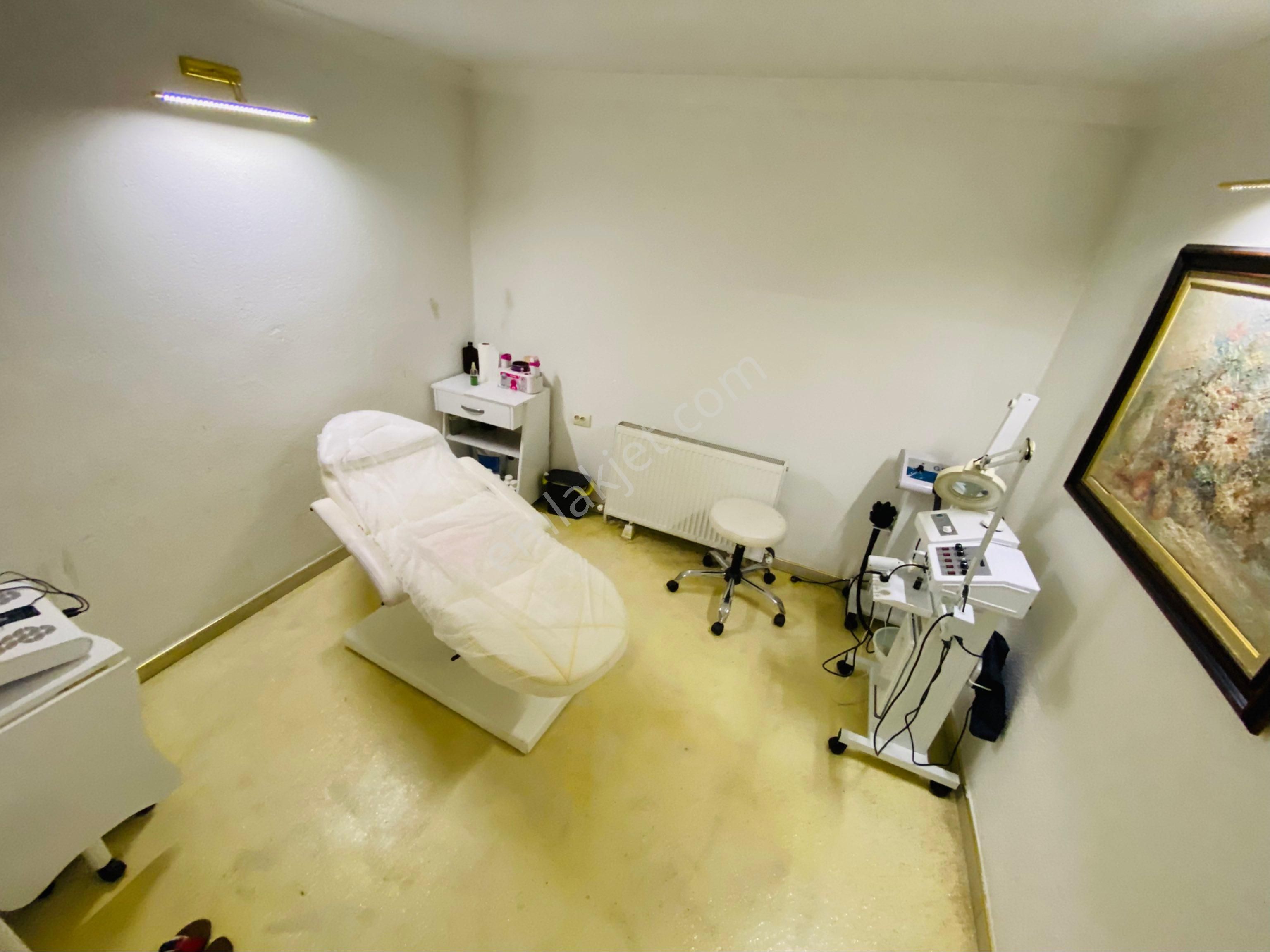 Devren Mülkiyetiyle Birlikte Satılık Bayan Kuaförü Ve Malzemeleri - Görsel 23