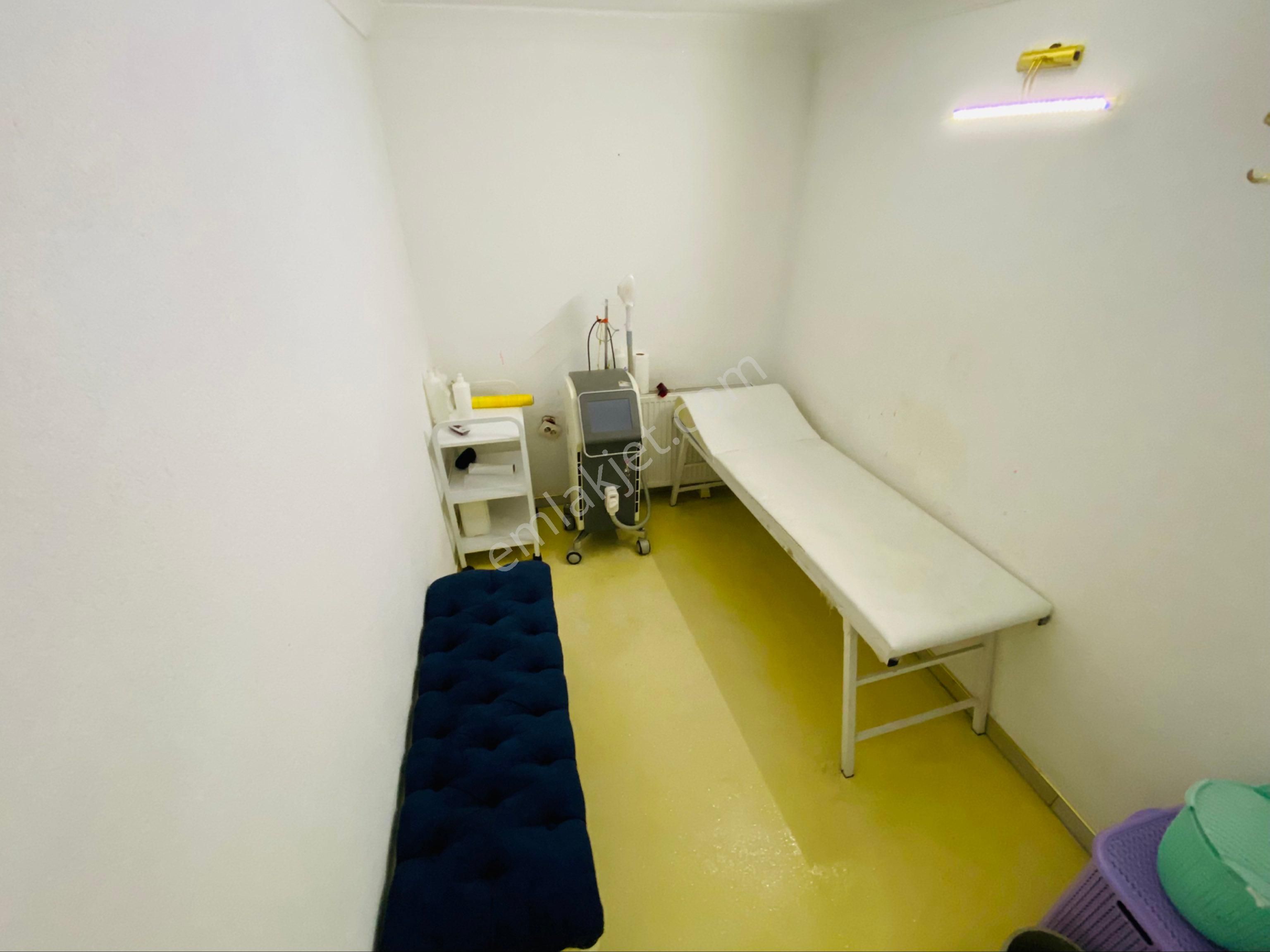 Devren Mülkiyetiyle Birlikte Satılık Bayan Kuaförü Ve Malzemeleri - Görsel 24