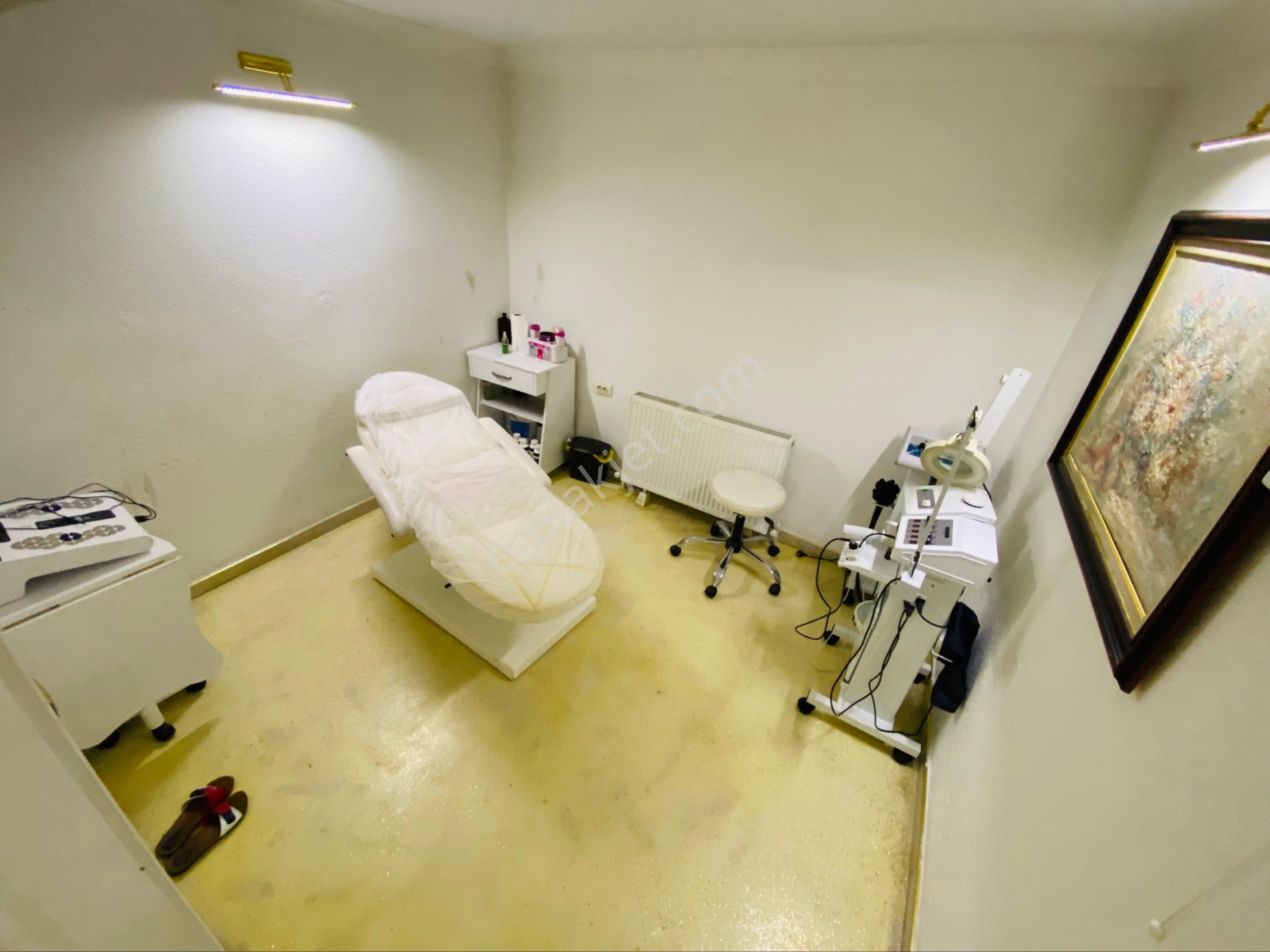 Devren Mülkiyetiyle Birlikte Satılık Bayan Kuaförü Ve Malzemeleri - Görsel 21