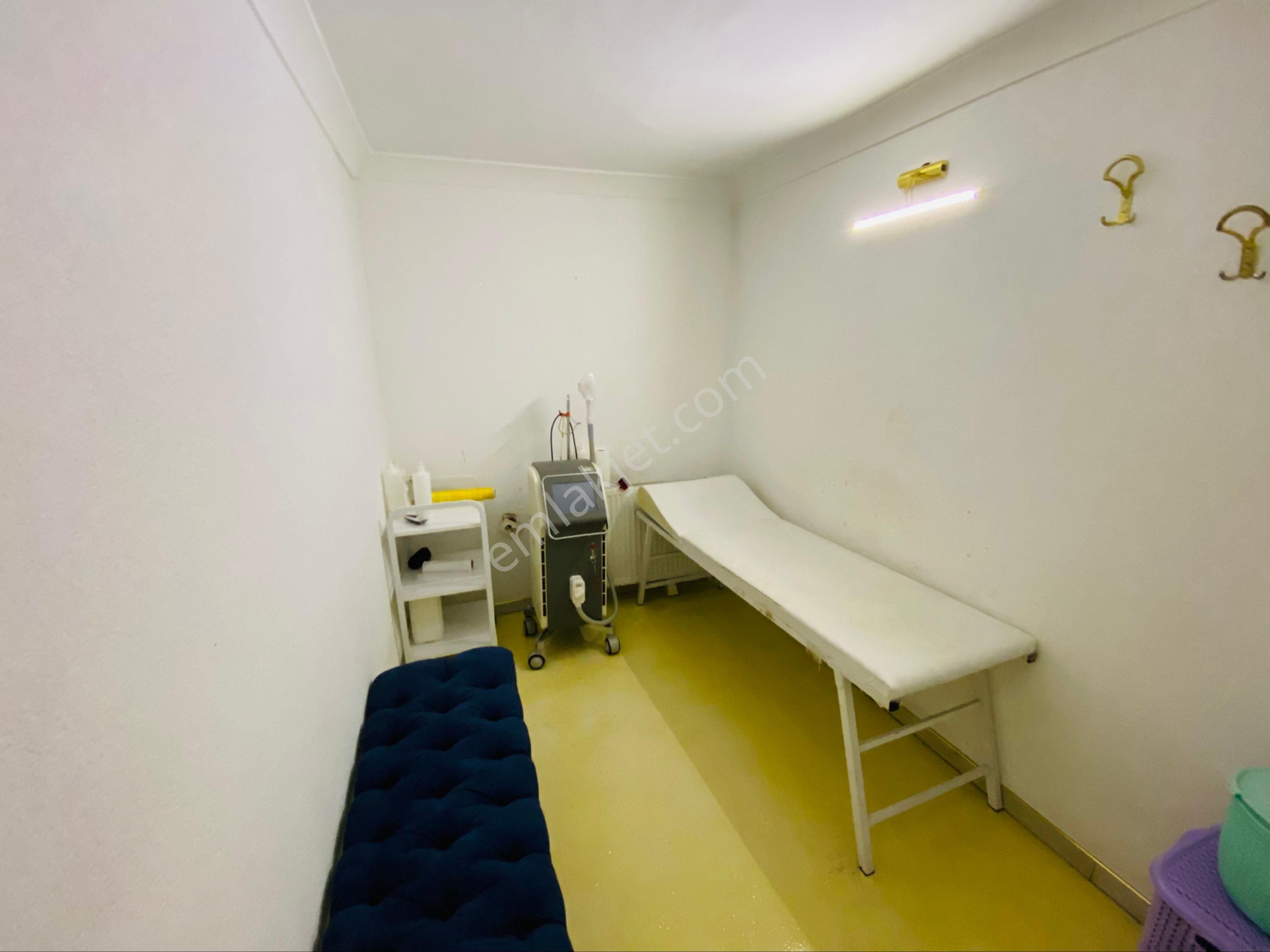 Devren Mülkiyetiyle Birlikte Satılık Bayan Kuaförü Ve Malzemeleri - Görsel 25