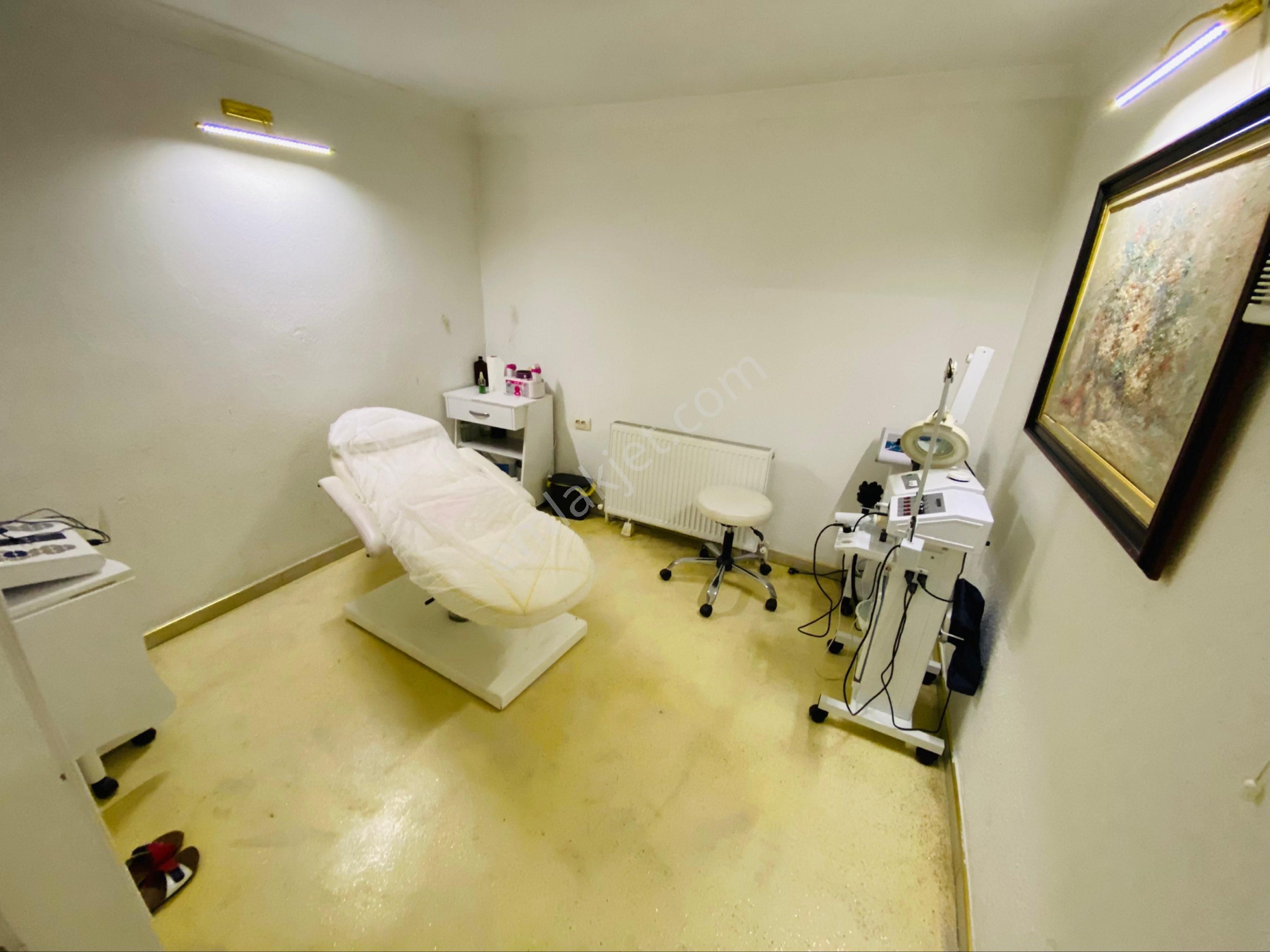 Devren Mülkiyetiyle Birlikte Satılık Bayan Kuaförü Ve Malzemeleri - Görsel 22