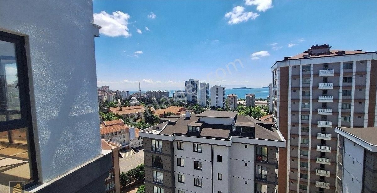 Kartal Da Denız Manzaralı Havuzlu 3+1satılık Daıre