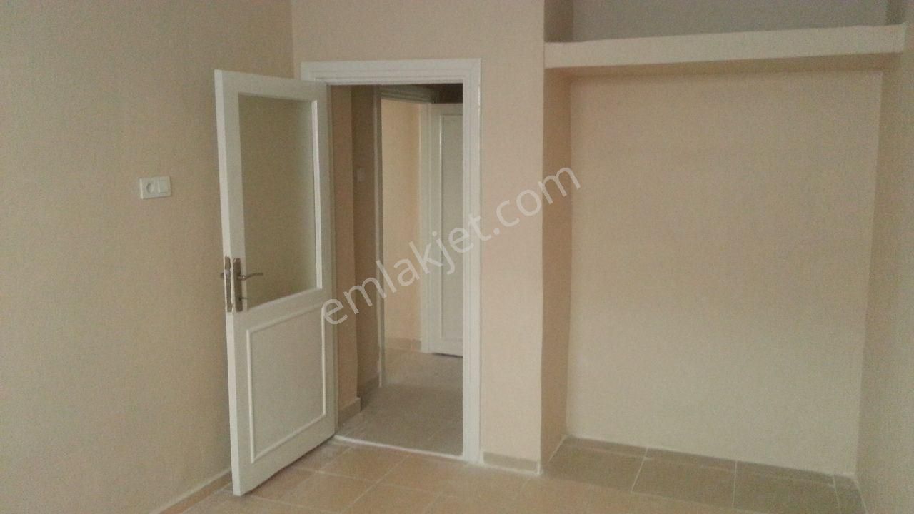 Aydın Cumhuriyet Mahallesinde 3+1 Köşe Daire