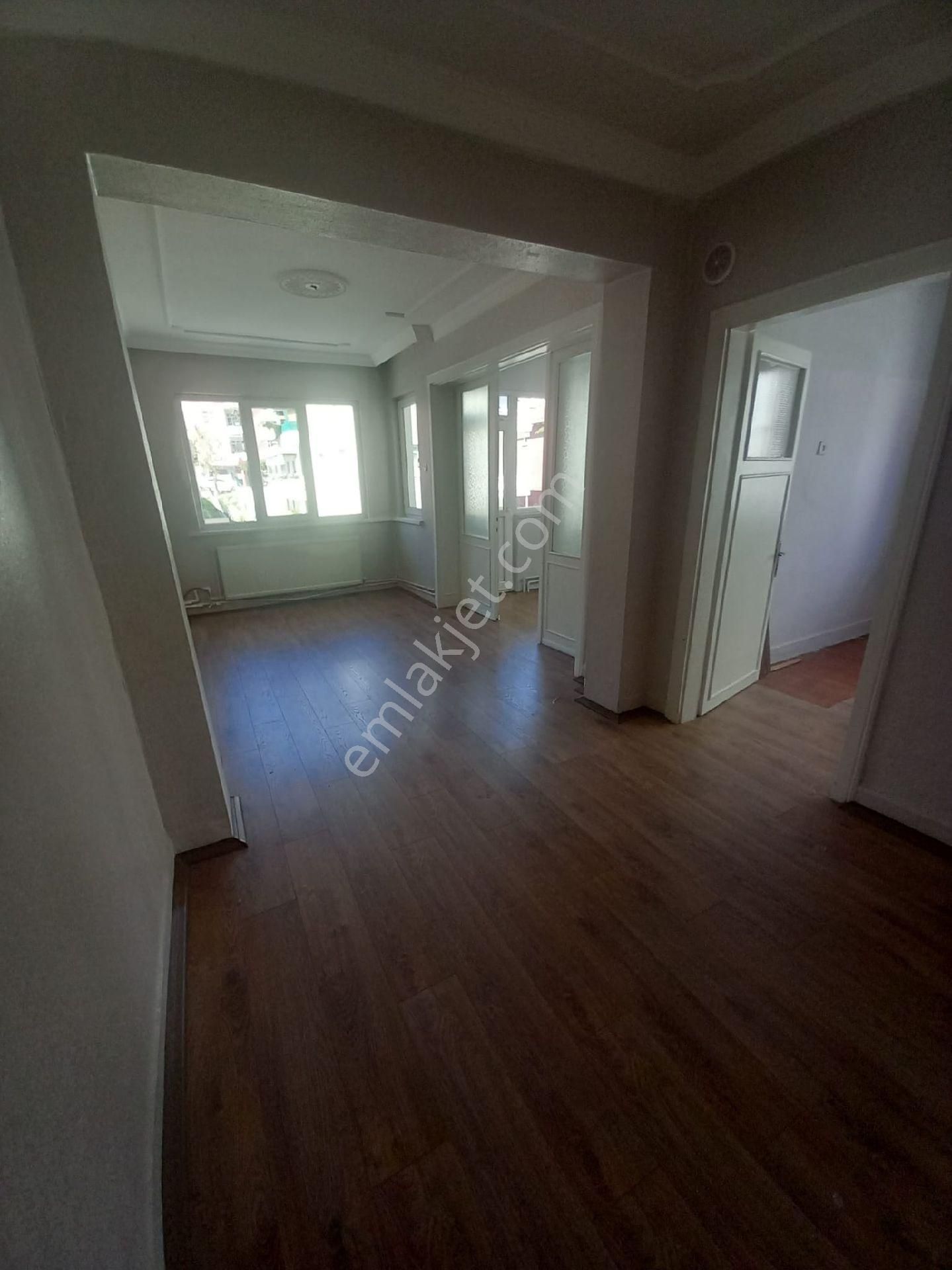 Karşıyaka Merkezde Saatılık Daire
