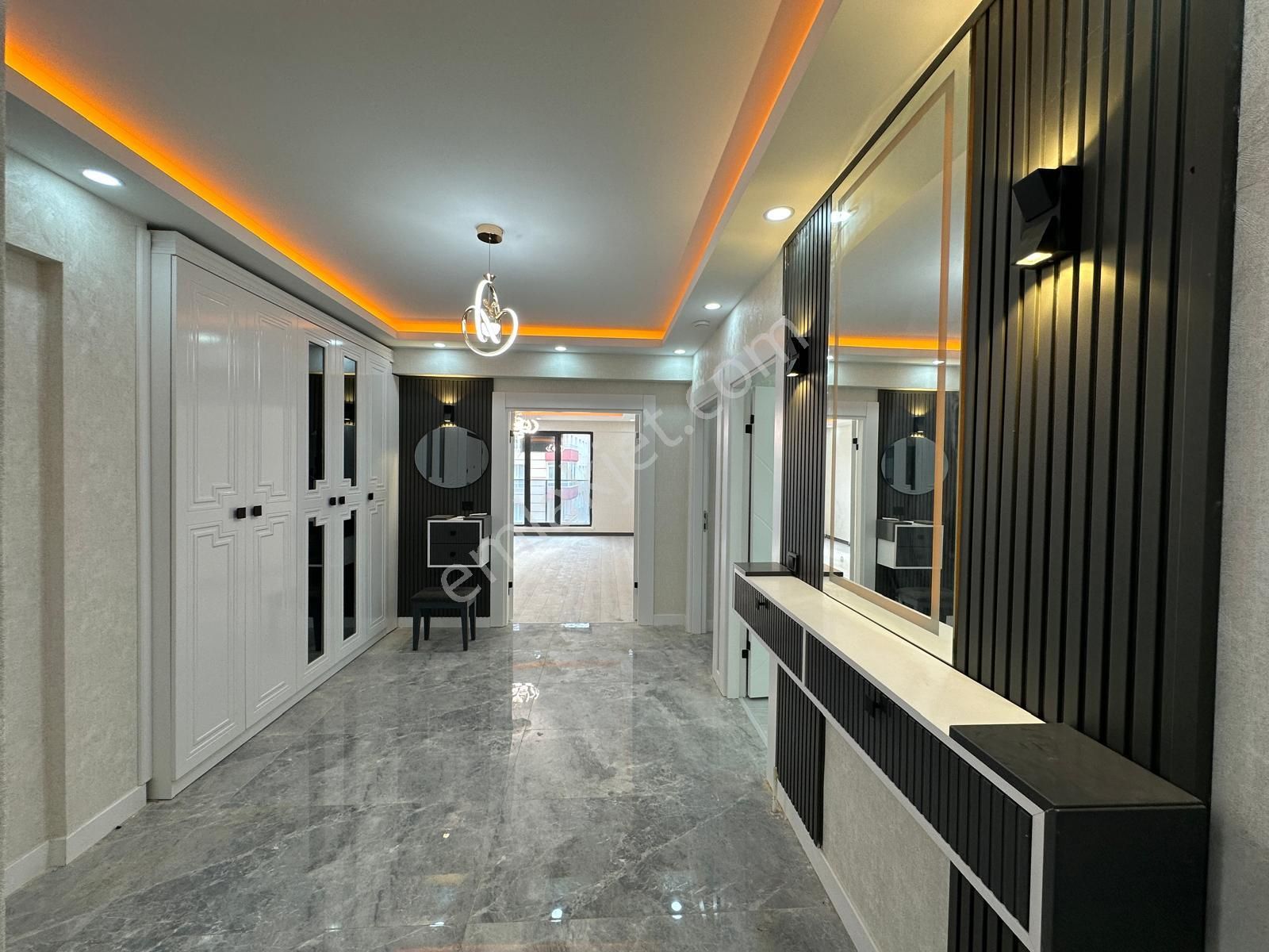 Aradığınız Herşey Bu Daire De Var _geniş Mutfak_teras Balkon_geniş Koridor