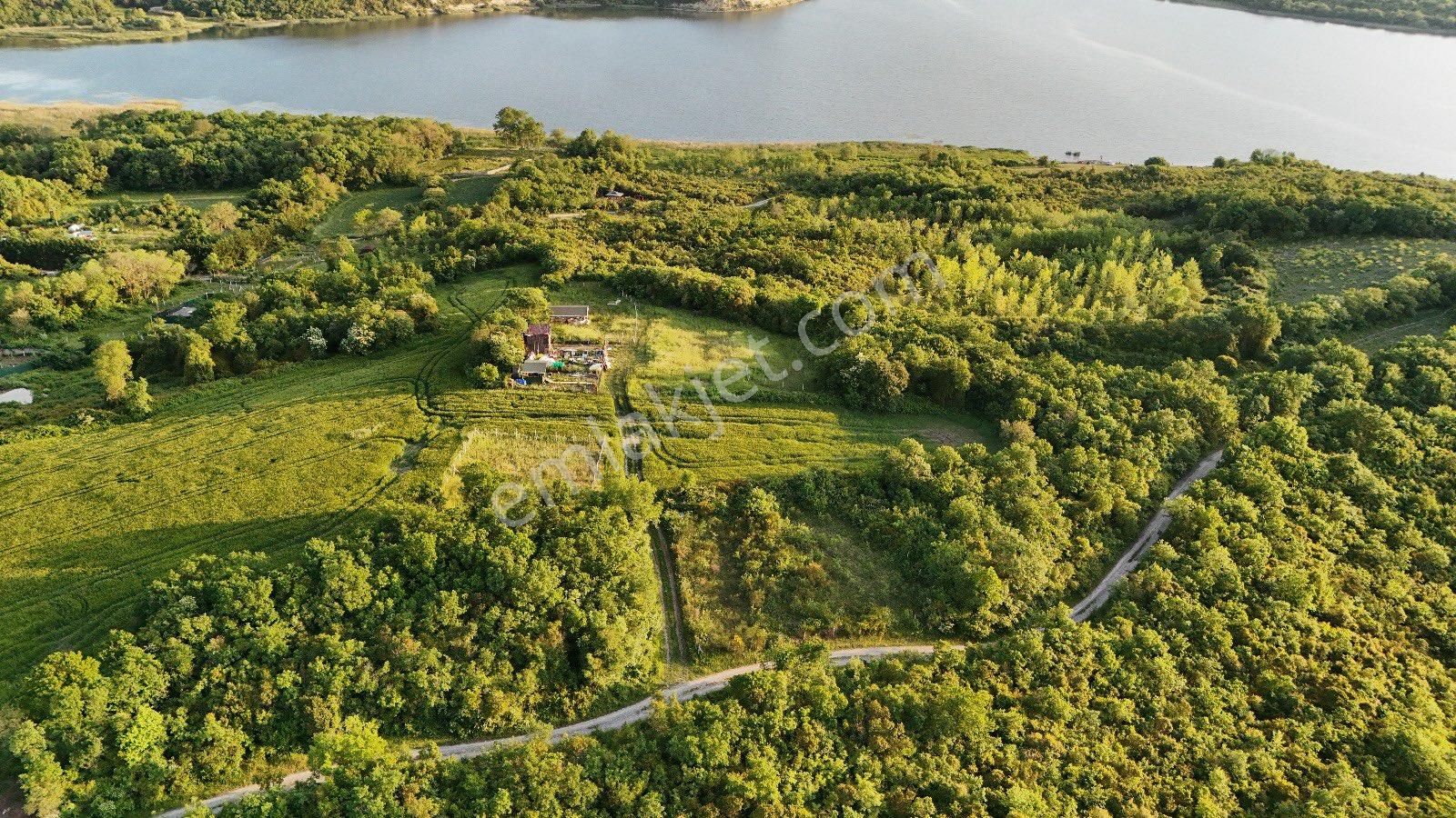 Arnavutköy Balaban'da Göl Manzaralı Hobi Bahçesine Uygun Arsa - Görsel 23