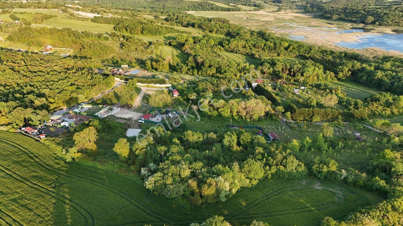 Arnavutköy Balaban'da Göl Manzaralı Hobi Bahçesine Uygun Arsa - Görsel 24
