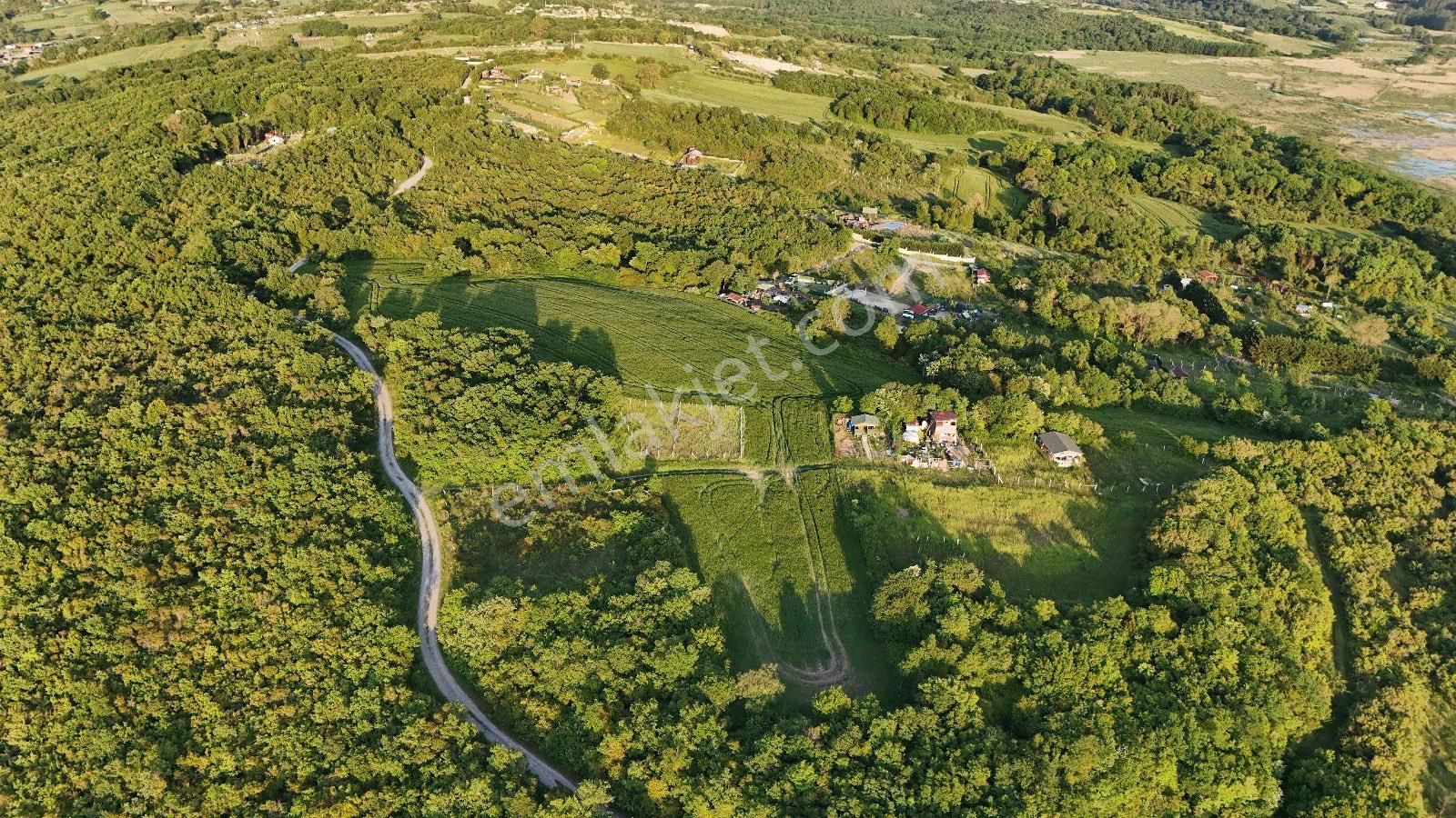 Arnavutköy Balaban'da Göl Manzaralı Hobi Bahçesine Uygun Arsa - Görsel 14