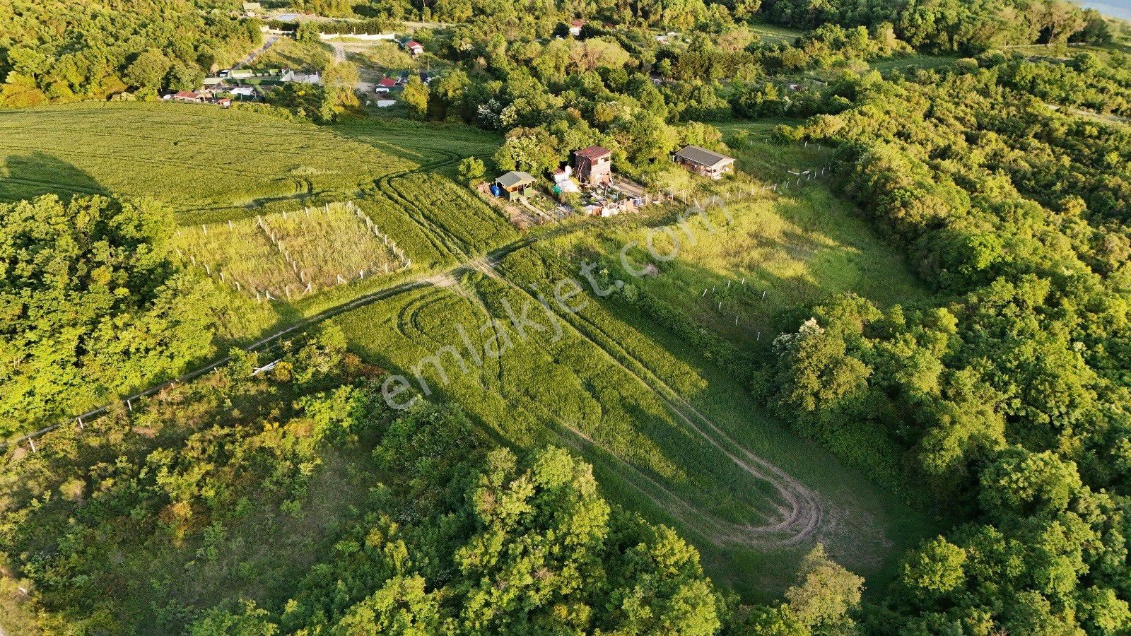 Arnavutköy Balaban'da Göl Manzaralı Hobi Bahçesine Uygun Arsa - Görsel 19