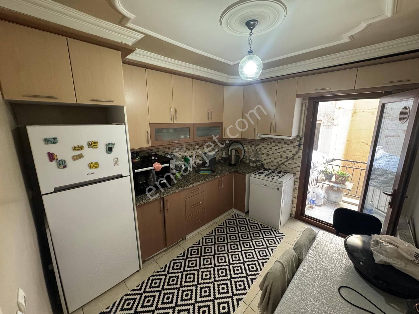 Turgutlu Satılık Şehitler Mah 2+1 Oda 90m2 3. Son Kat Doğalgazlı 10 Yıllık Daire