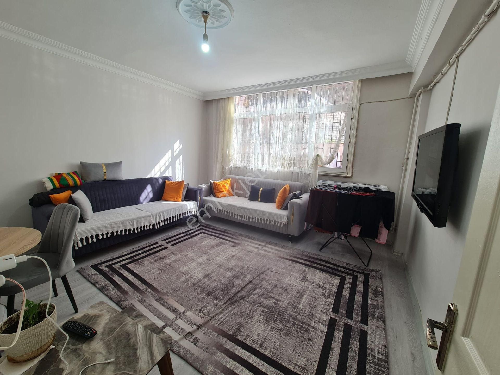 Bahçelievler Cumhuriyet Te 1+1 50 M2 Bahçe Katı Daire