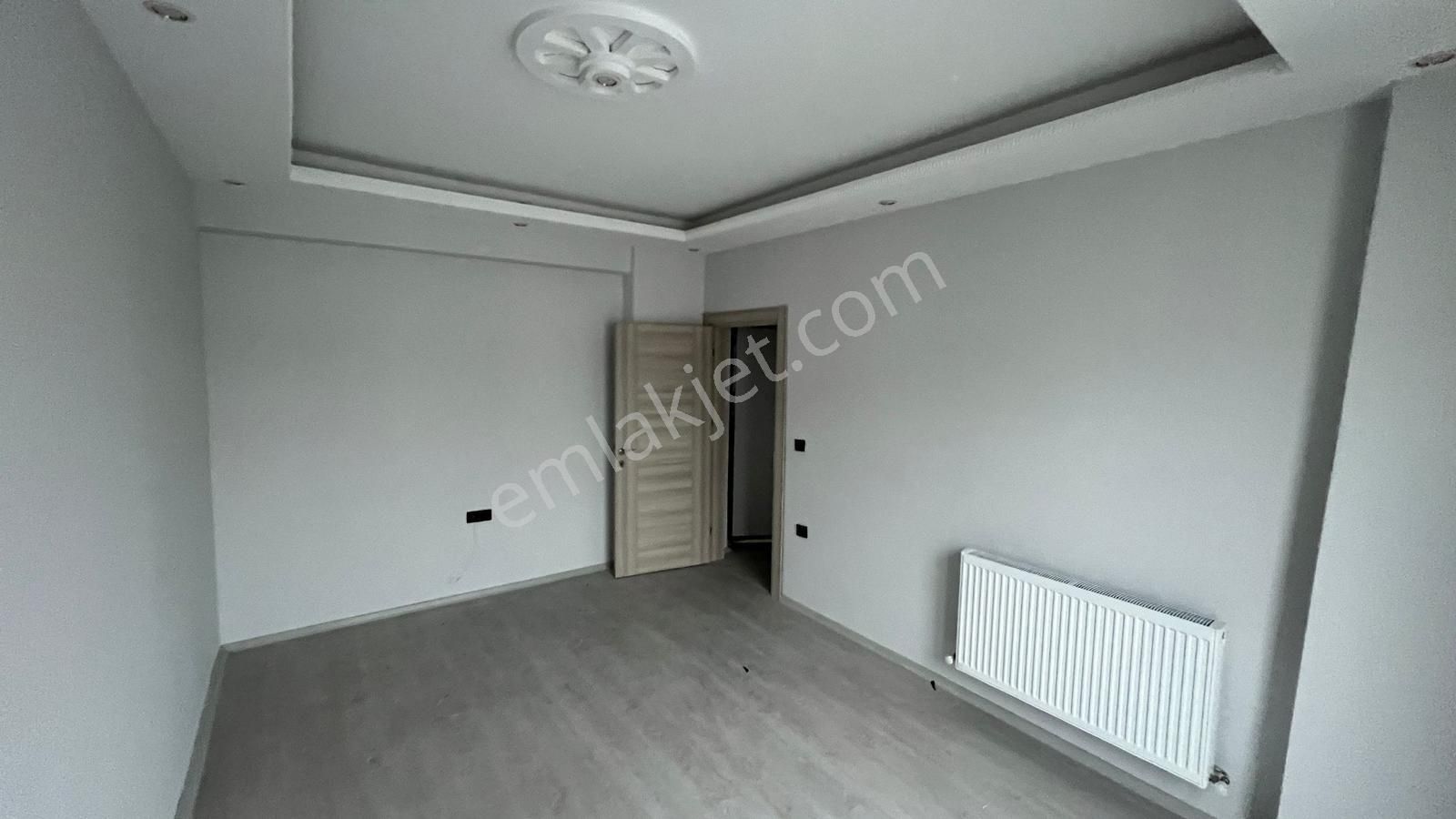 Demir Emlak Gayrimenkulden Şehitler Mah.mondi Hom Civarı Ara Kat 1+1apart Satılıktır