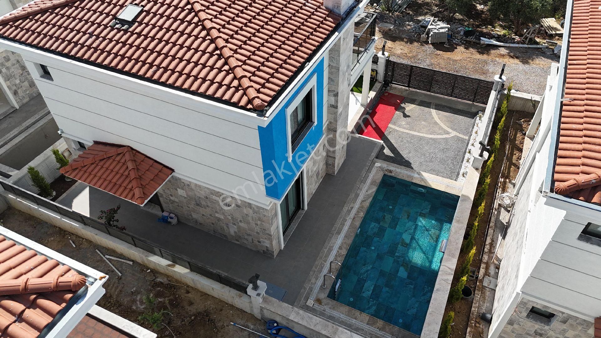 Kuşadası Davutlar Da Müstakil Özel Havuzlu 3+1 Villa