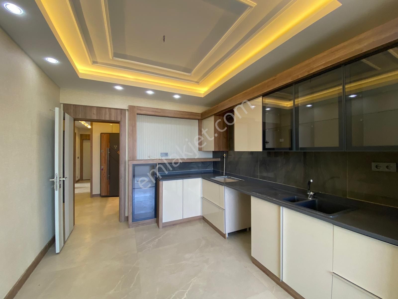 Gaziantep Geylani Mah Satılık 2.5+1 Arakat Daire Full+ Full