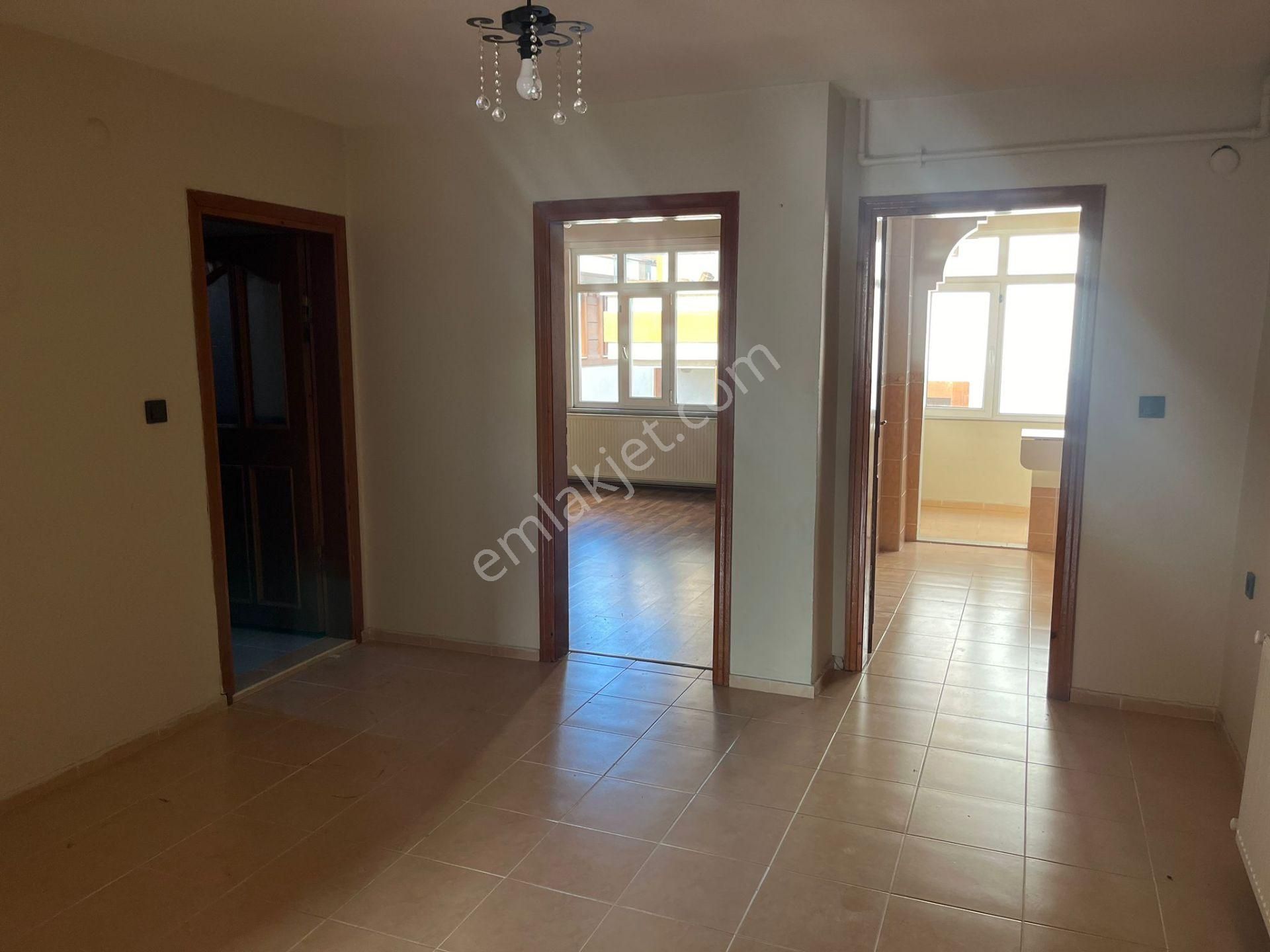 Sancaktepe Merkeze Yakın 3.kat 120 M2 Harika 2+1 Geniş Daire