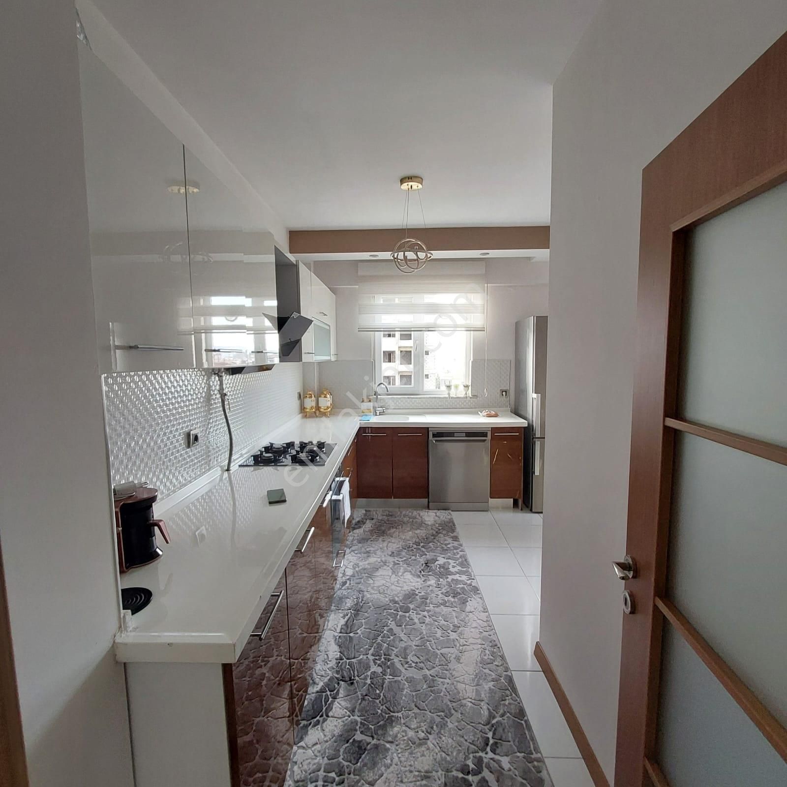 Elisa Gyo// Esenyurt Mahallesinde Merkezi Konumda 3+1 Full Yapılı 165 M2 Ultra Lüx Fırsat Daire