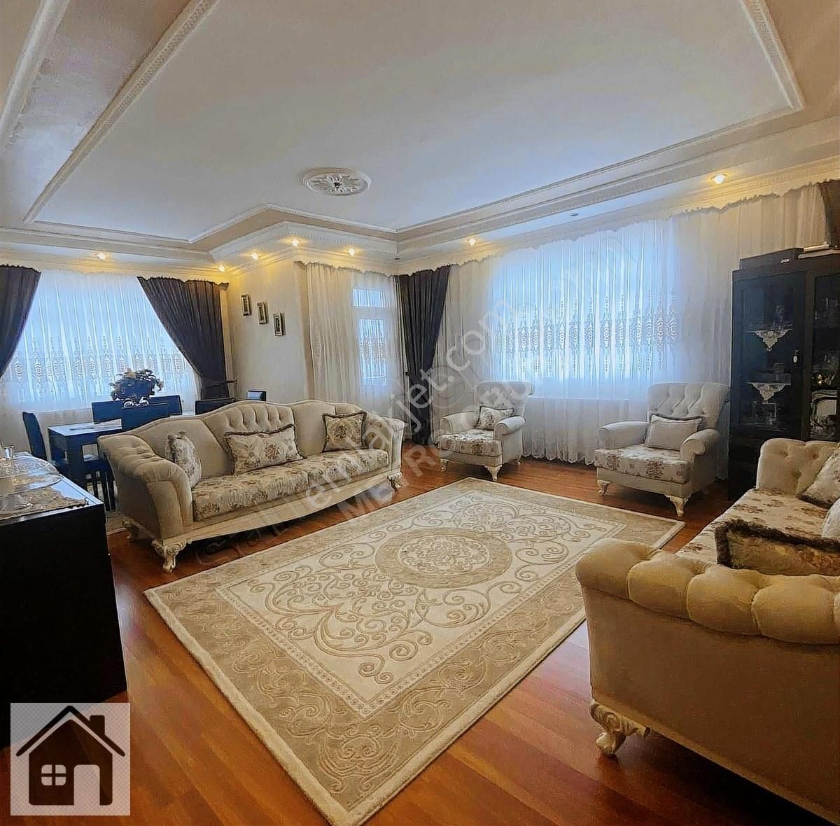 Esenyurt Güzelyurt Mahallesi'nde Satılık 3 + 1 Ara Kat Daire