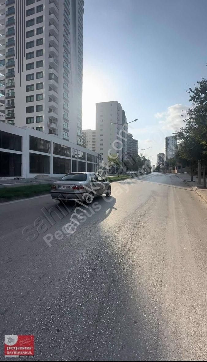 Pegasus'tan Çukurova Fazlı Meto Bulvarında Kiralık Mağaza