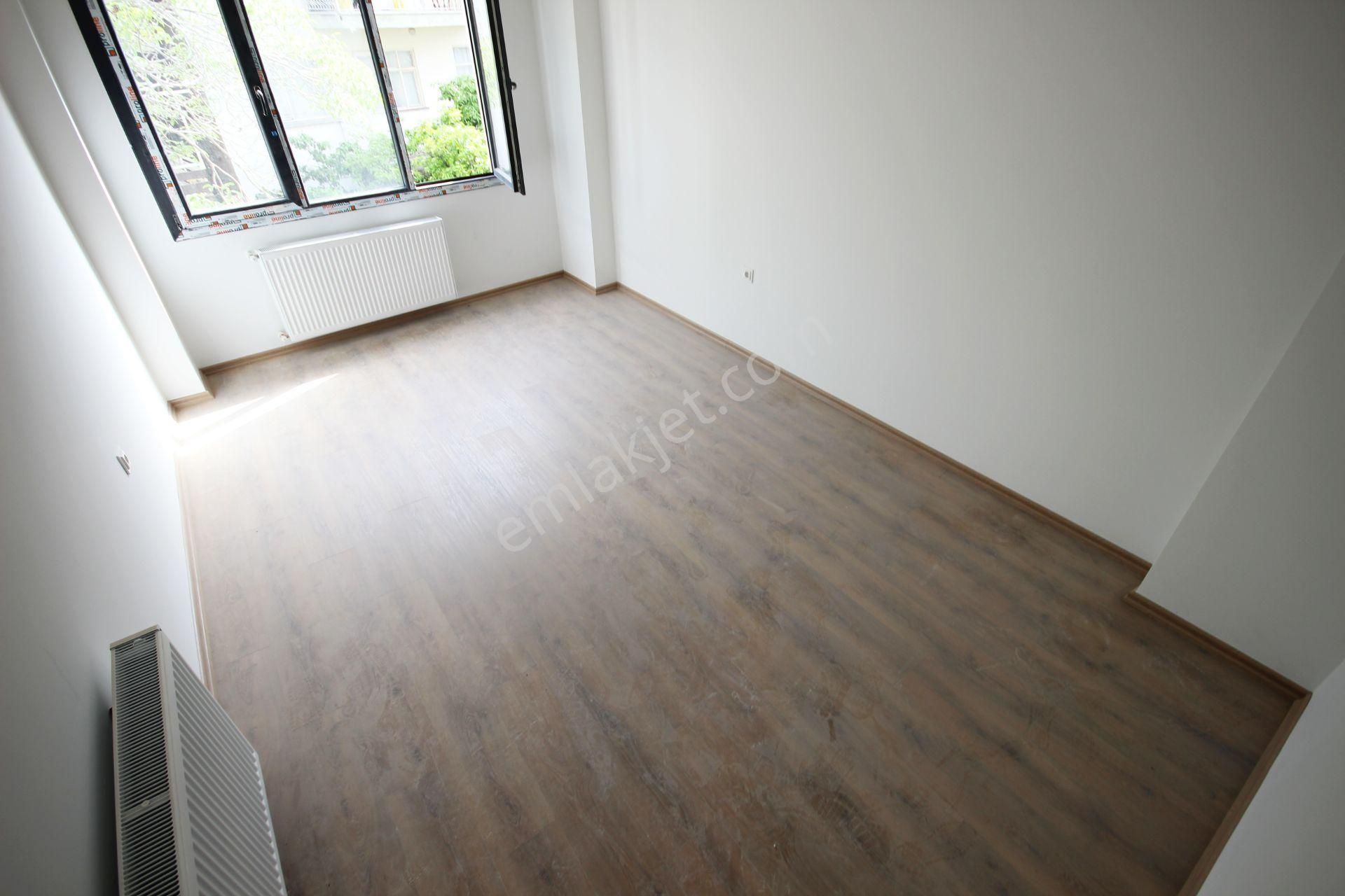Zirve'den Edremitte Satılık Sıfır Ebeveyn Banyolu Giriş Kat 120 M2 3+1 Daire