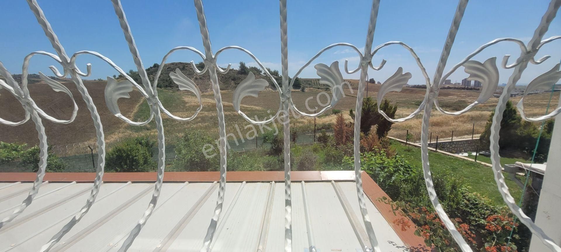 Berrin Nadir Den Yatay Mimari ,doğa İle İçiçe Site İçinde 2+1 Kiralık