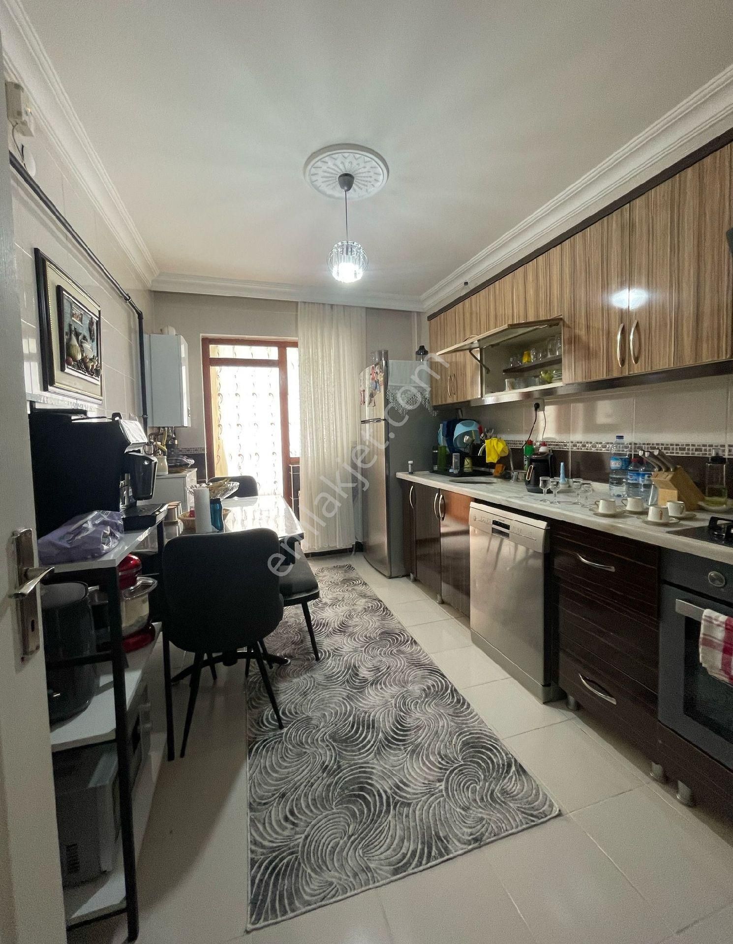 Diş Hastanesi Köroğlu Parkı Yakını Cadde Üzerinde 3 Kat 3+1 Asansörlü Yapılı Masrafsız Daire