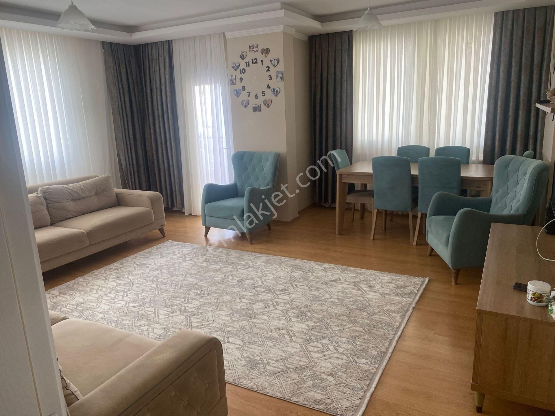Vega'dan Sahil Martı Cıvarı Site İçinde Havuzlu Doğalgazlı Satılık 3+1 Daire