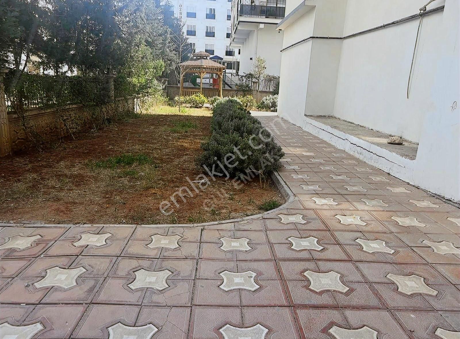 Gül Emlaktan Şehiriçi Caddesinde Kiralık 4+1 Daire
