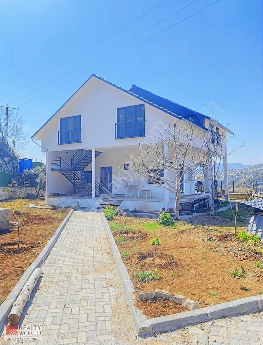 Rw Duru'dan Gözne'de Lüks Doğal Kaynak Su Olan Tripleks Villa