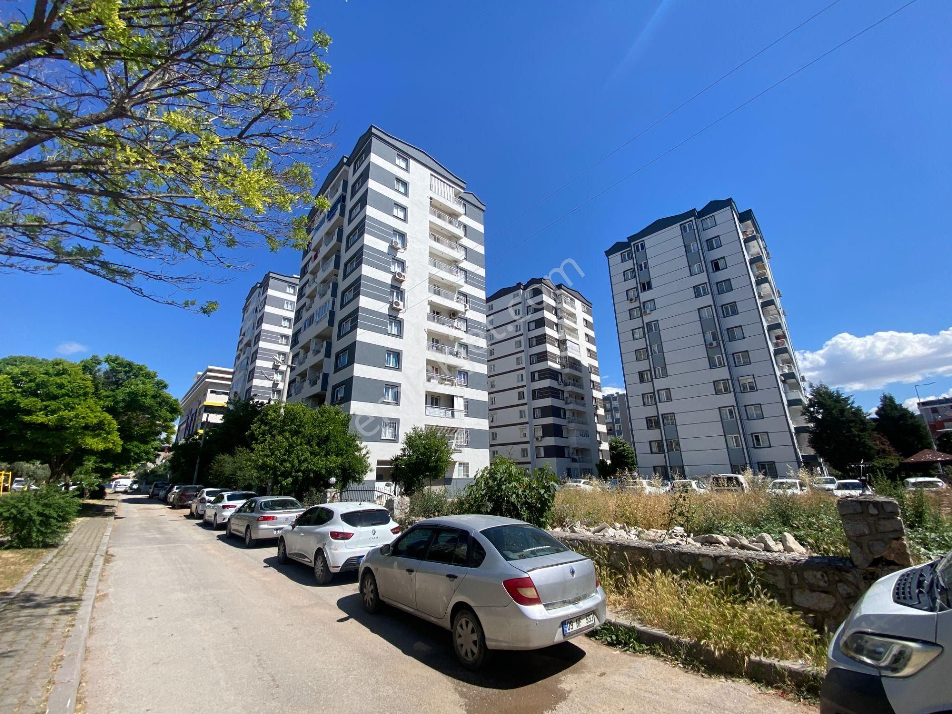 Buca Yıldız Mh.'de Sınav Koleji Yanı Otoparklı Satılık 3+1 Daire