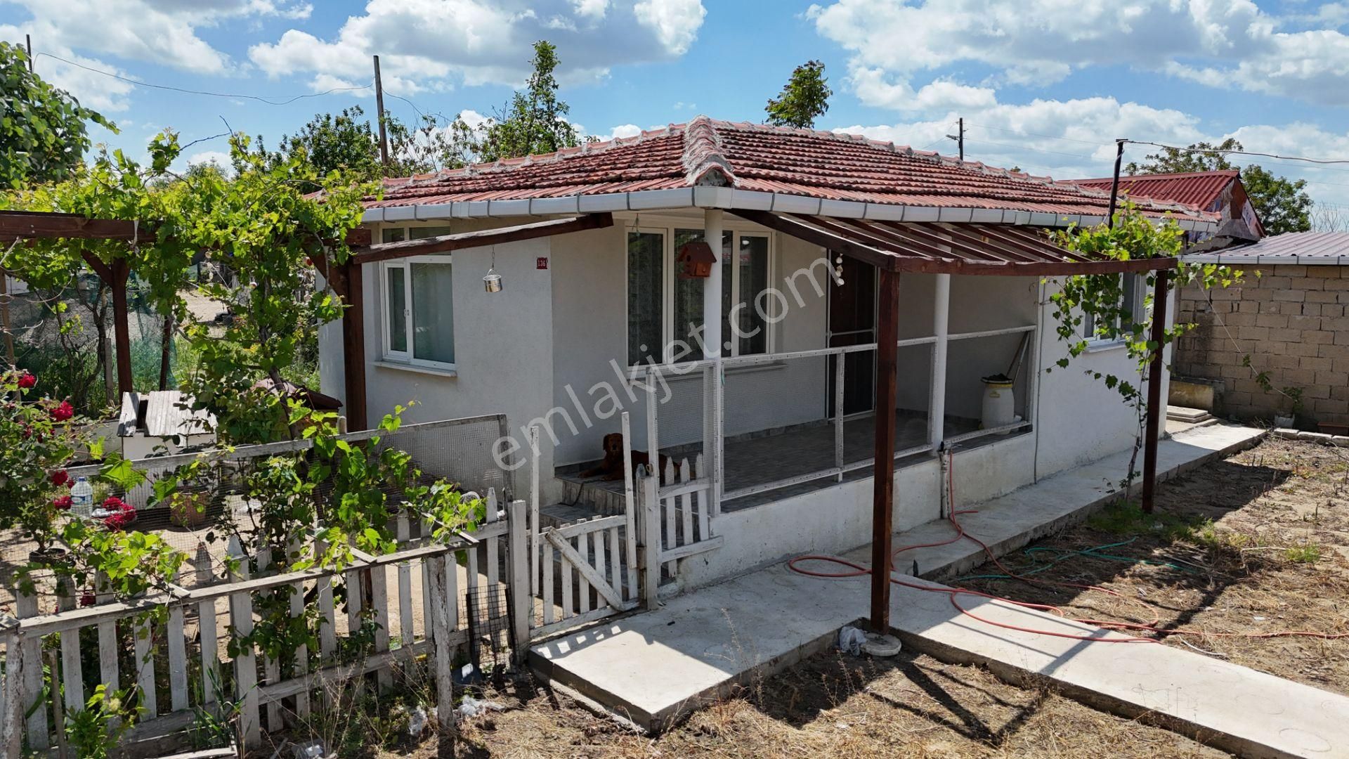 Paşayerinde Köyiçinde Oturuma Hazır Köy Evi